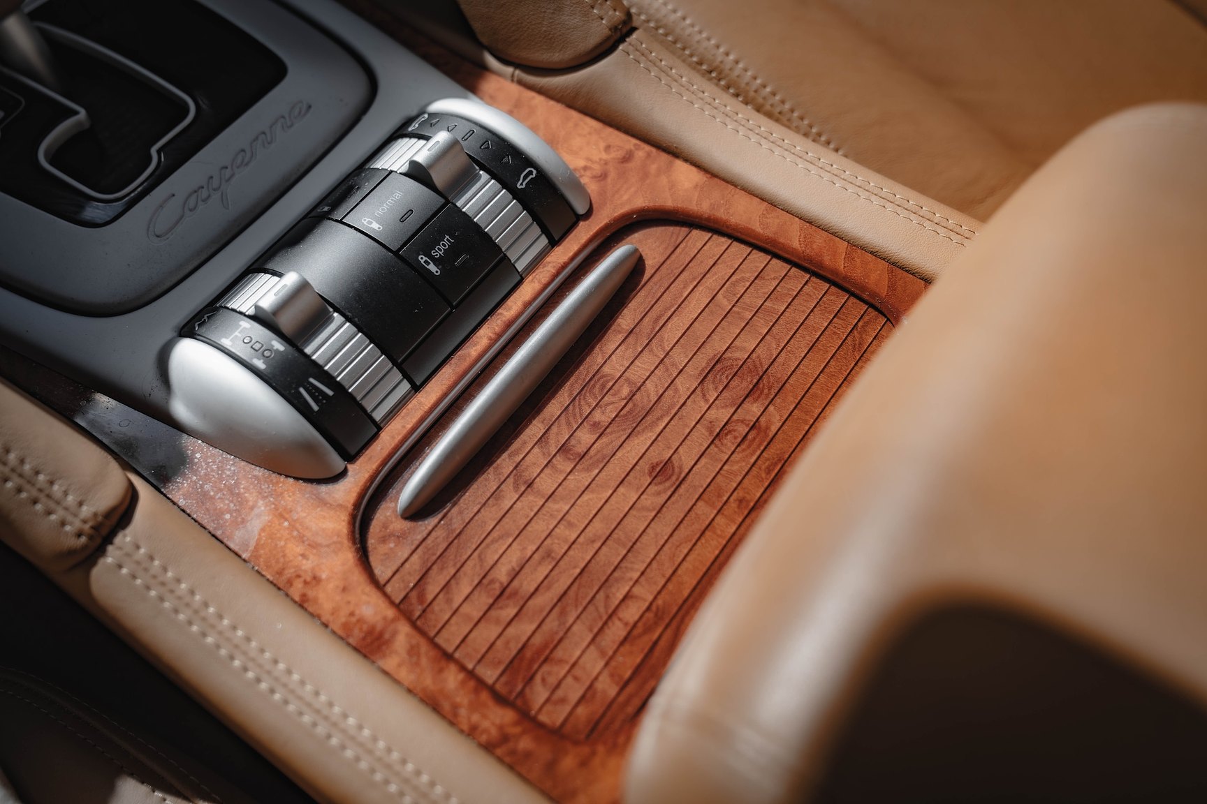 Interior image of 2005 Porsche Cayenne Turbo WLS
