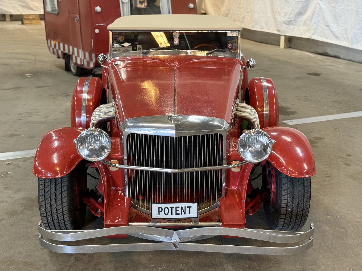 Exteriörbild på 1965 Duesenberg Roadster/StreetRod Replika 