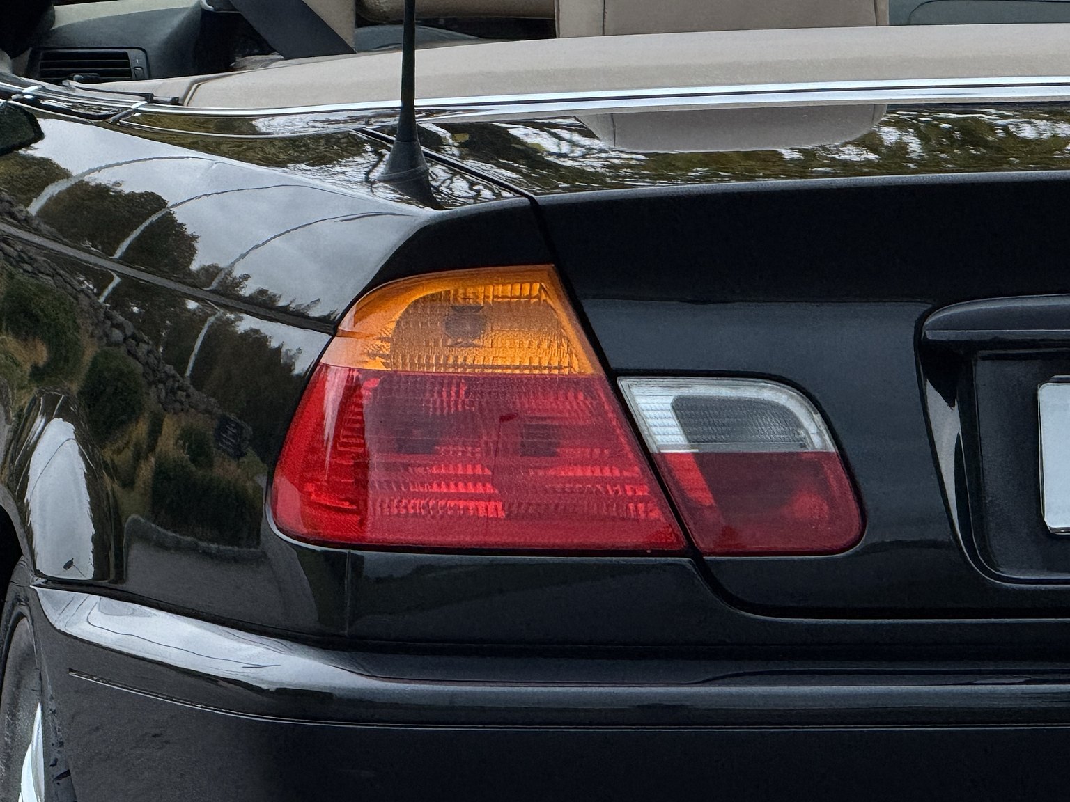 Exteriörbild på 2001 BMW 325IA CAB