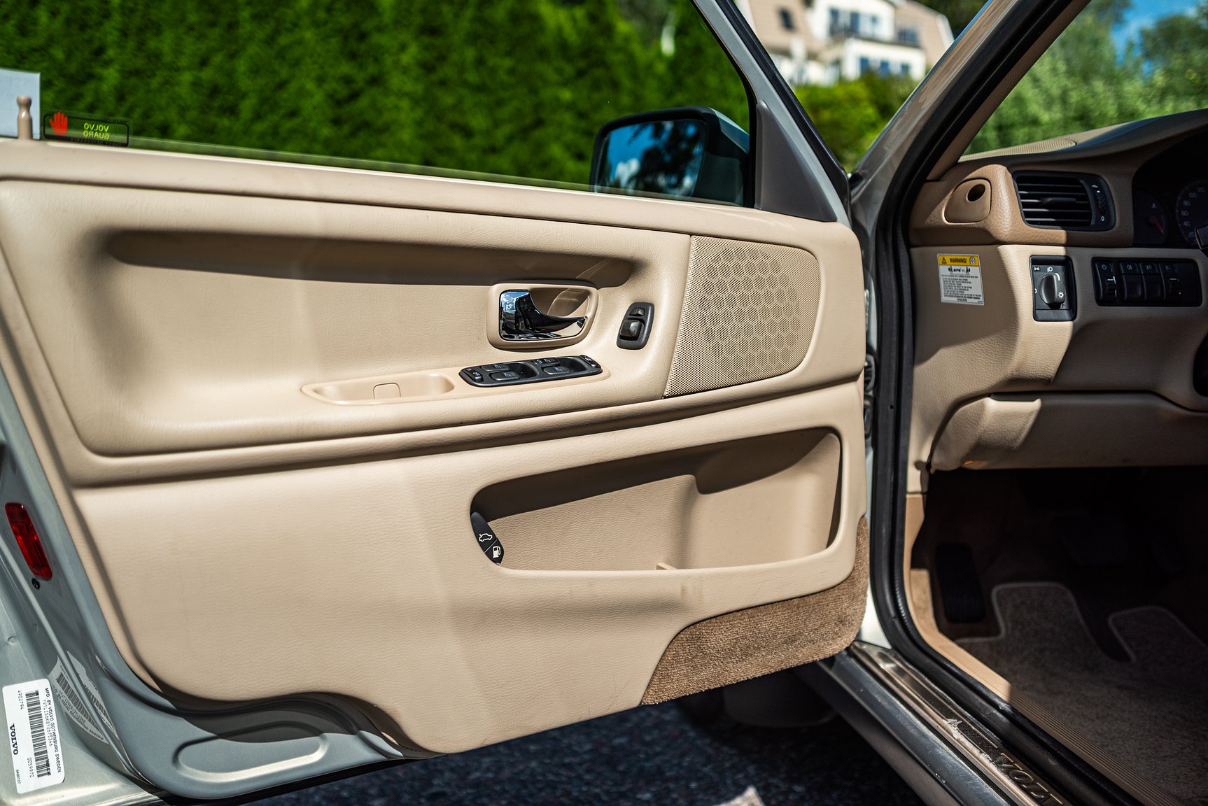 Interior image of 2000 Volvo V70 XC 2.4 T AWD 