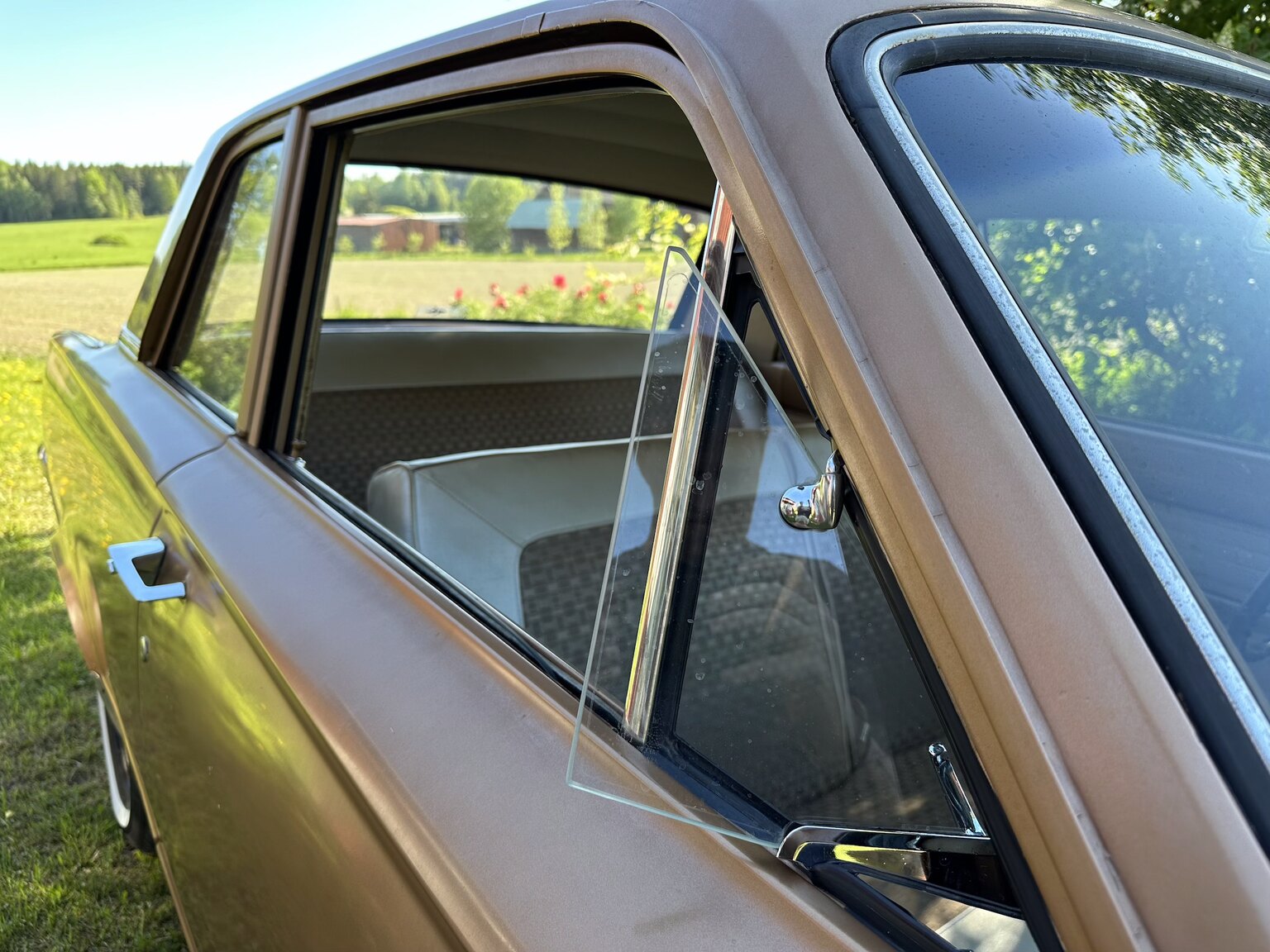 Exteriörbild på 1966 Plymouth Valiant 100 2-door Sedan
