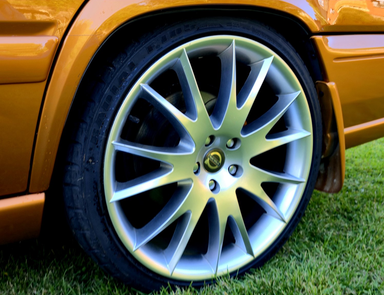 Exterior image of 1998 Volvo V70 R 2.3 T Automatisk