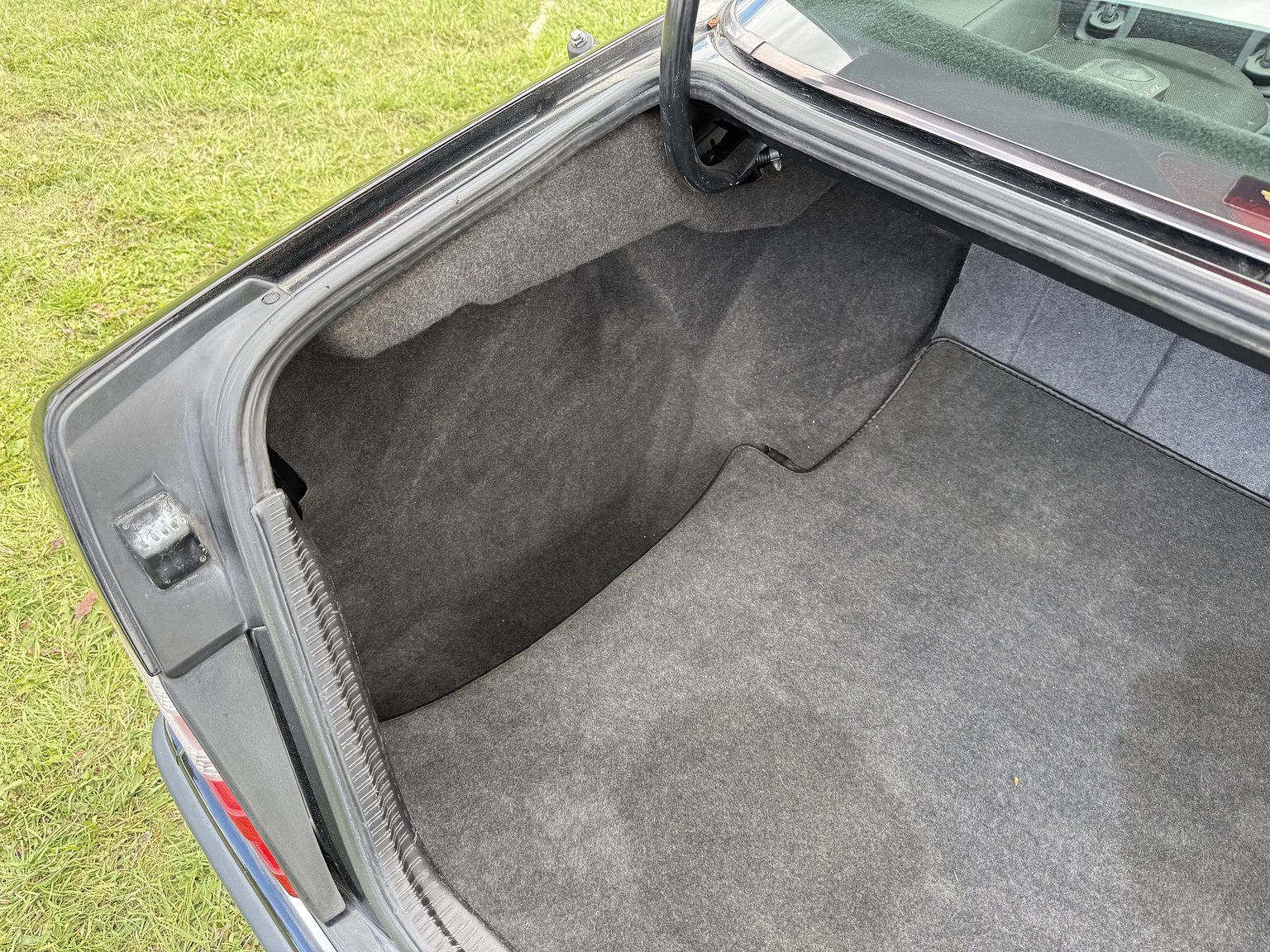 Interior image of 1990 Mercedes-Benz 300CE-24