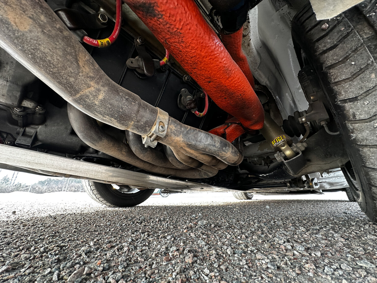 Image of 1977 Porsche 911 RSR Rallycar mechanics