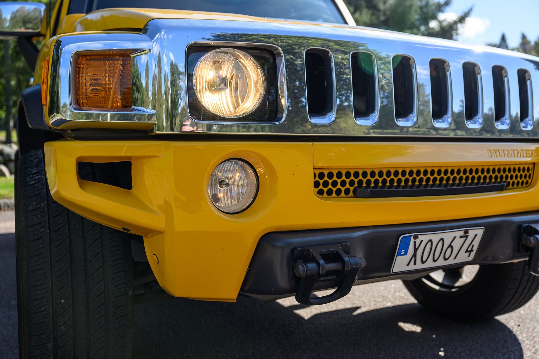 Exterior image of 2006 Hummer H3