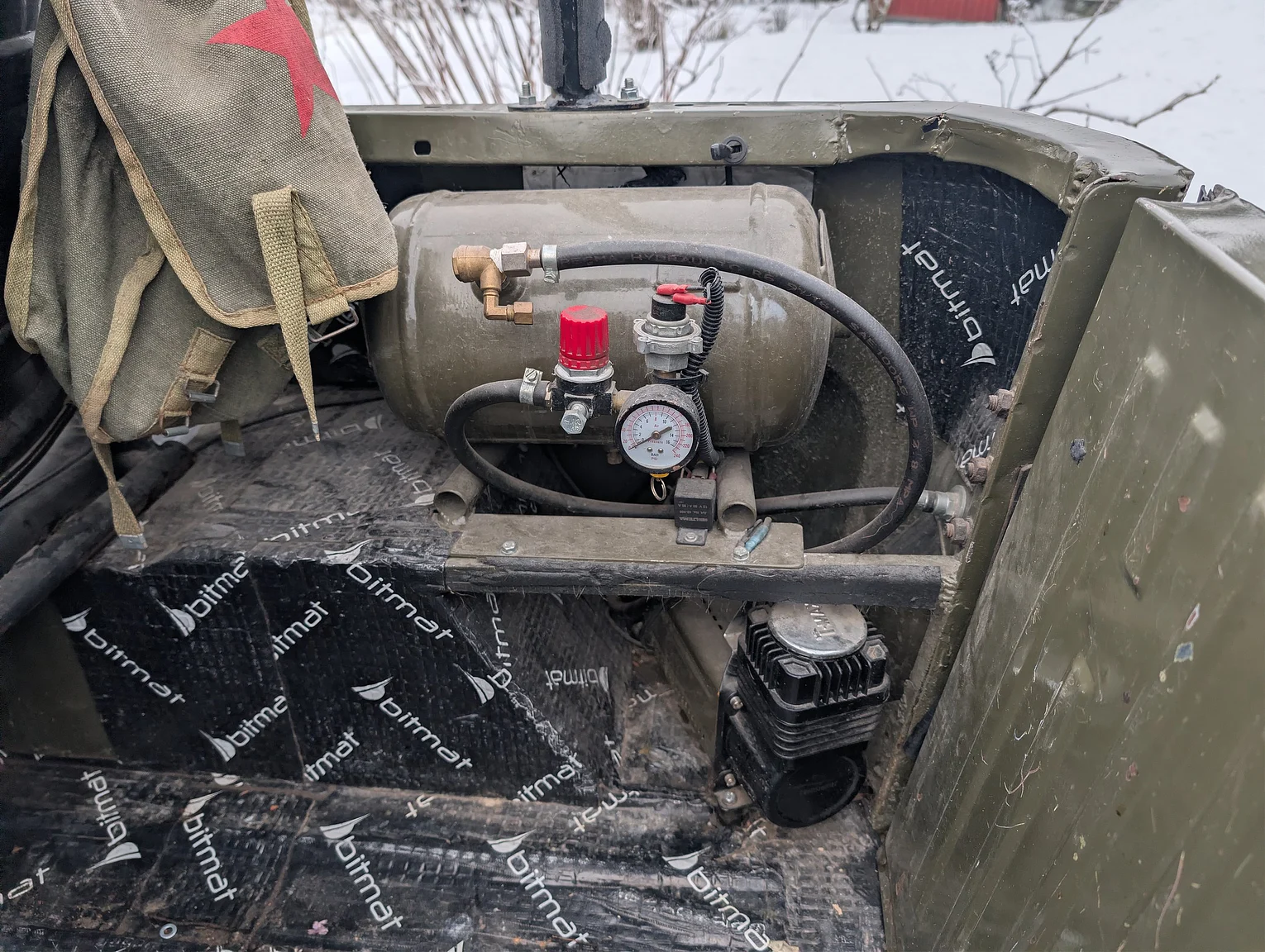 Interior image of 1973 UAZ 469 2.9 (15)