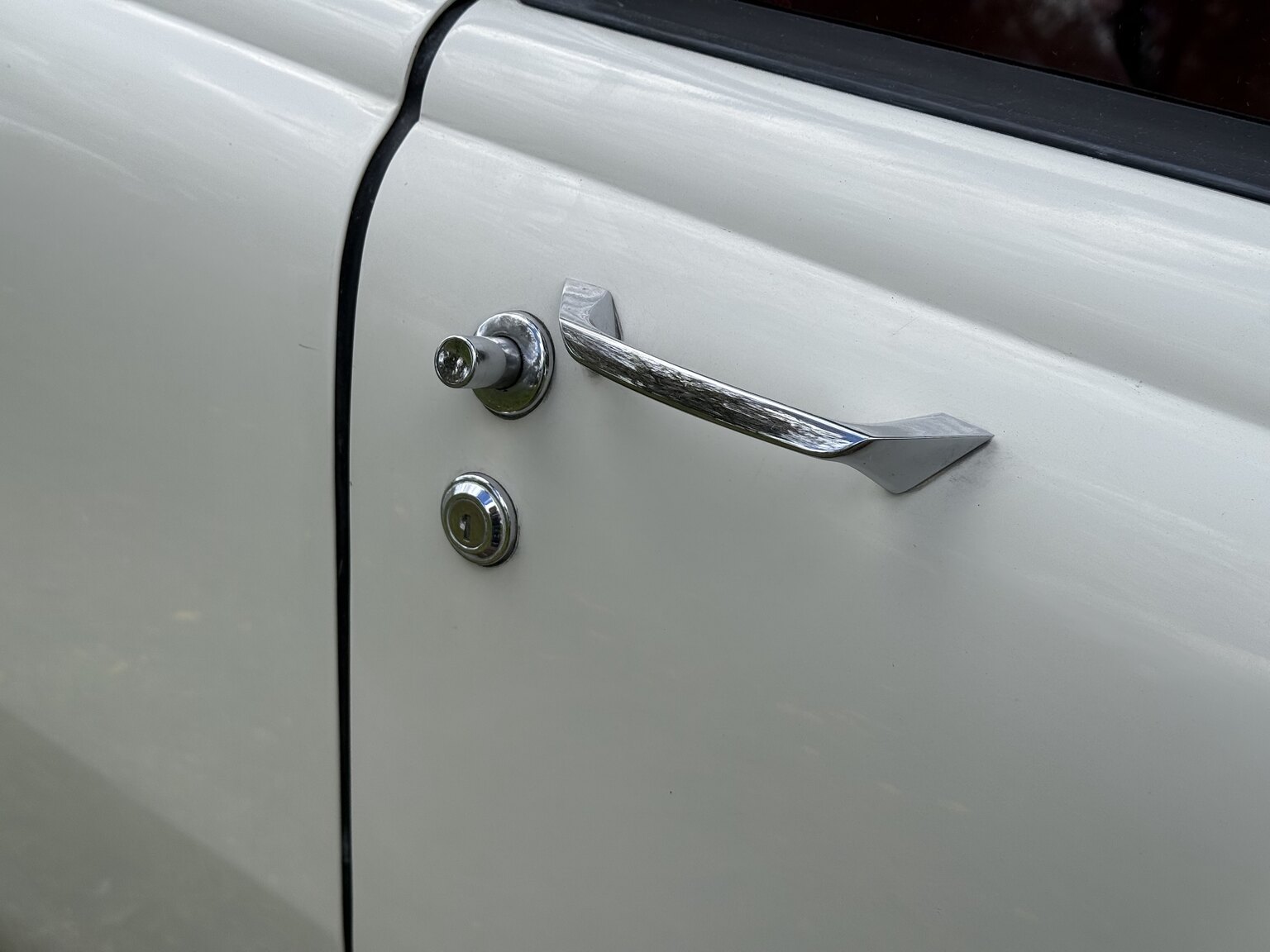 Exterior image of 1967 Rover 2000 TC 2.0 OHC