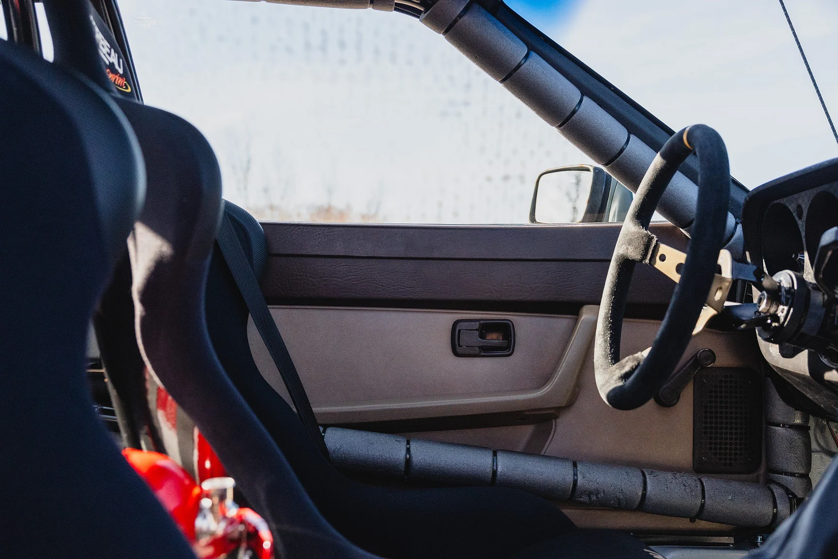 Innenraumfoto von 1982 Porsche 944 Trackday (29)