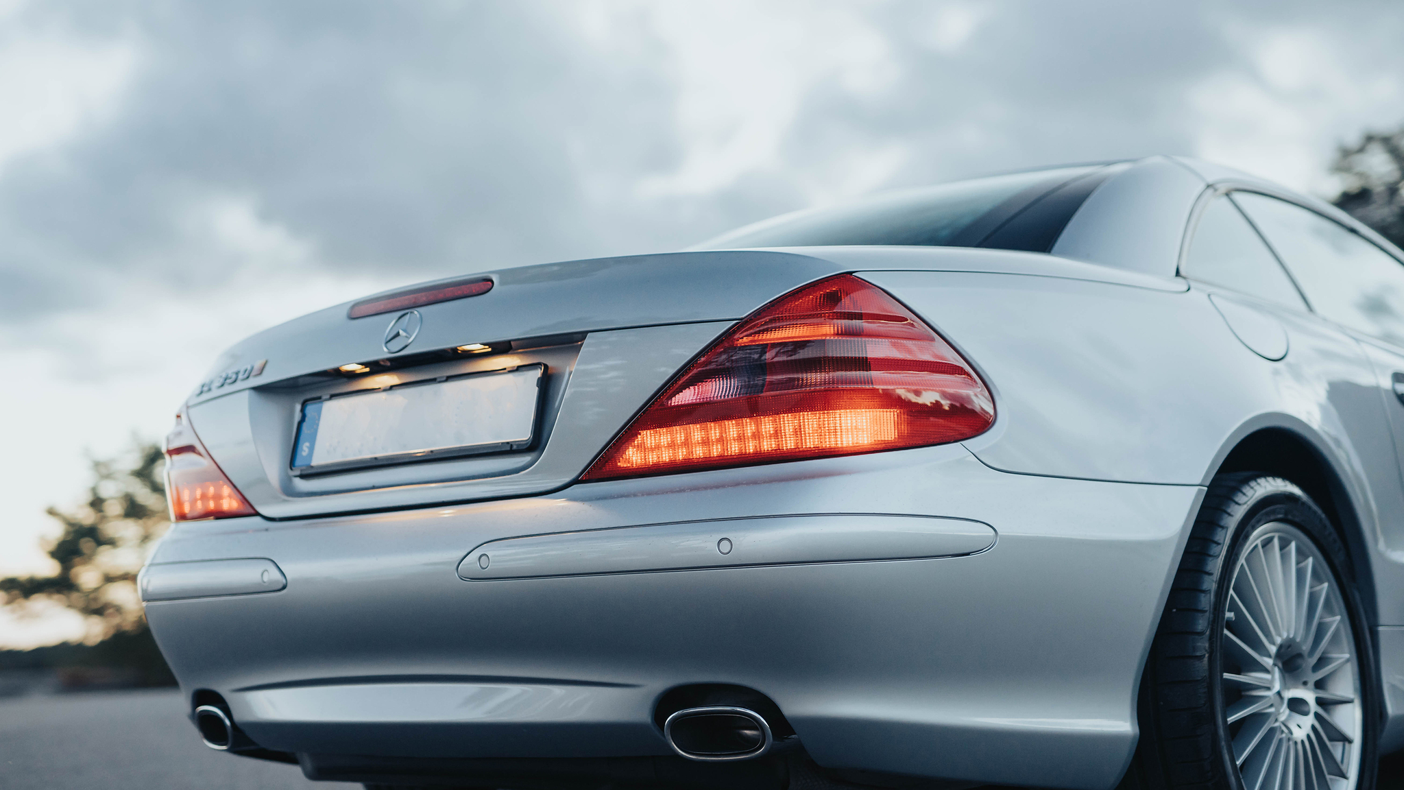 Exterior image of 2006 Mercedes Benz SL350 (27)