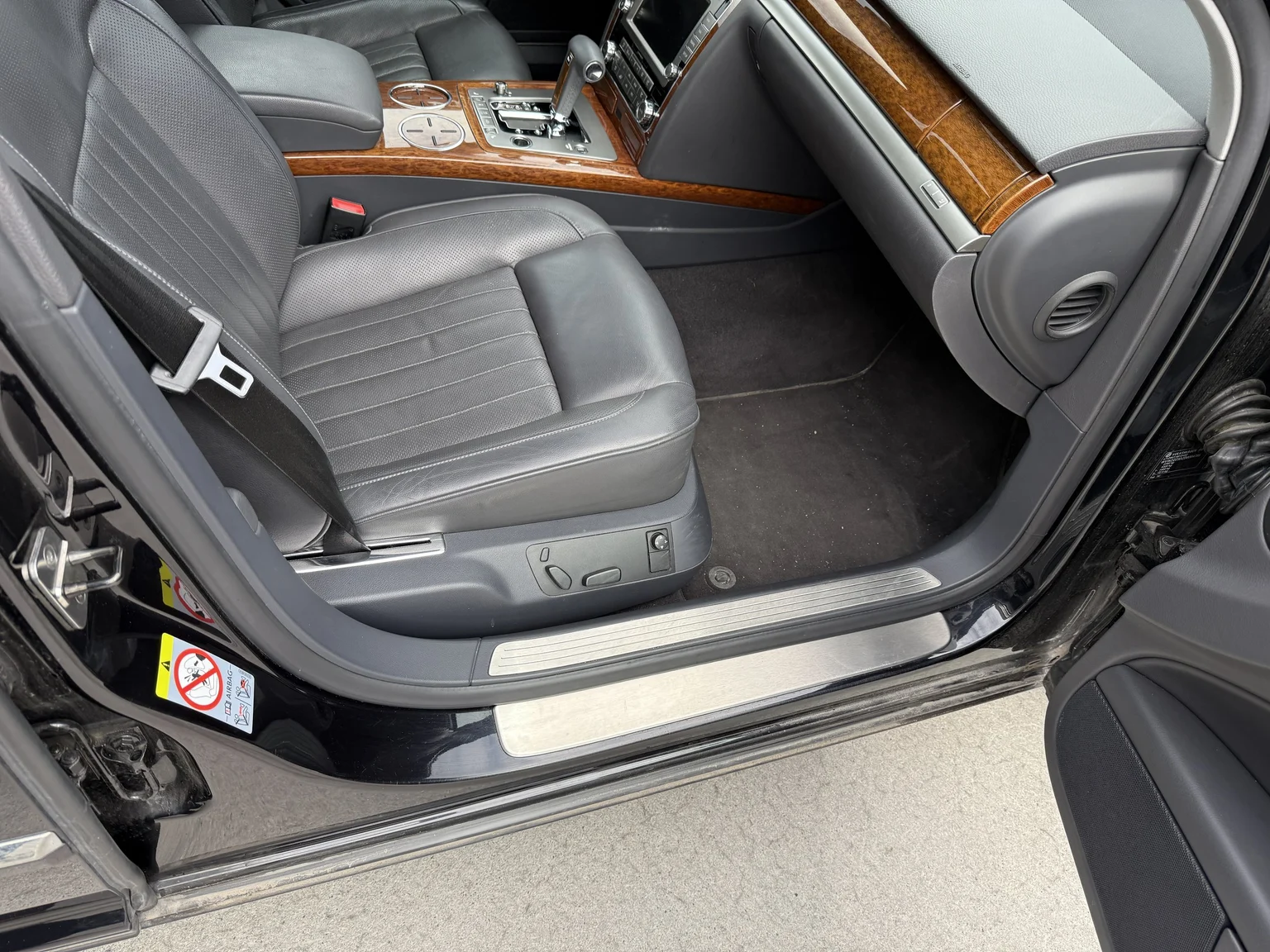 Innenraumfoto von 2013 Volkswagen Phaeton 3.0 TDI (76)