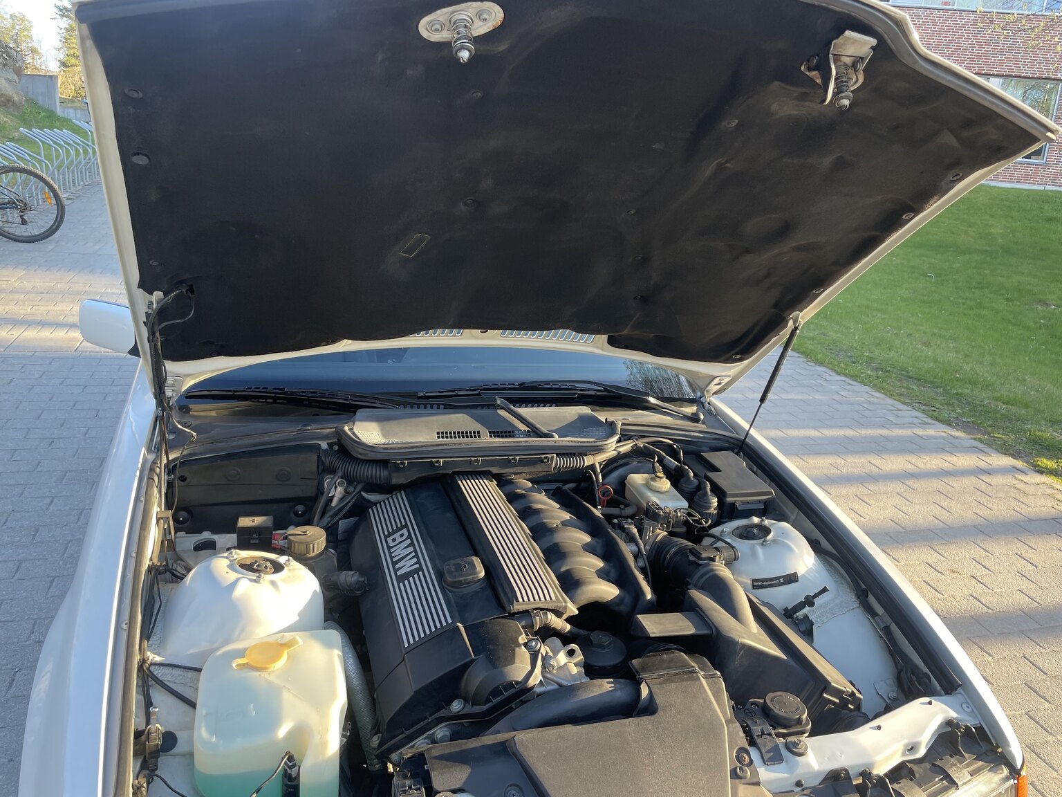 Image of 1995 BMW 328 iA Convertible mechanics