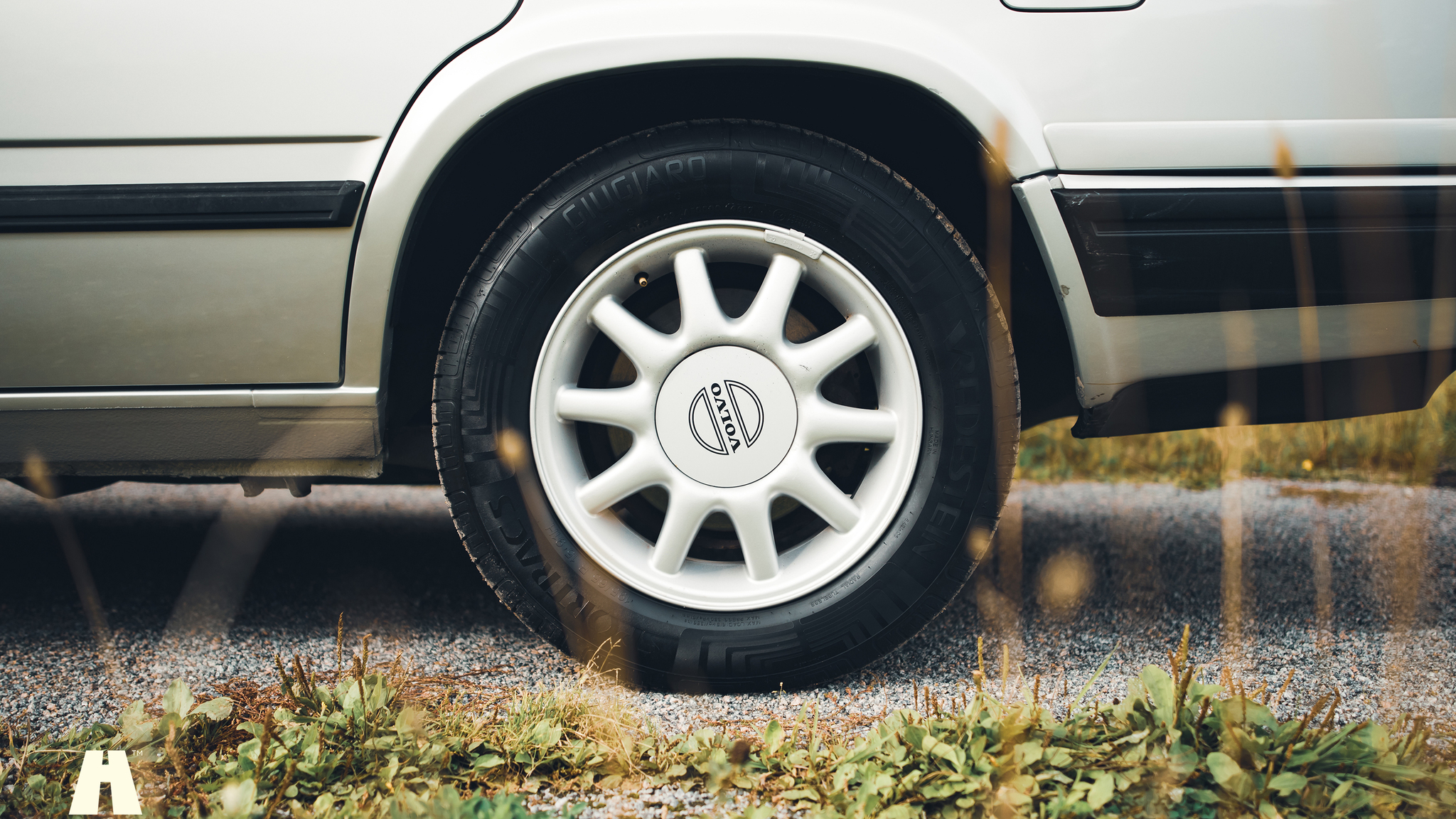 Exterior image of 1997 Volvo 945 