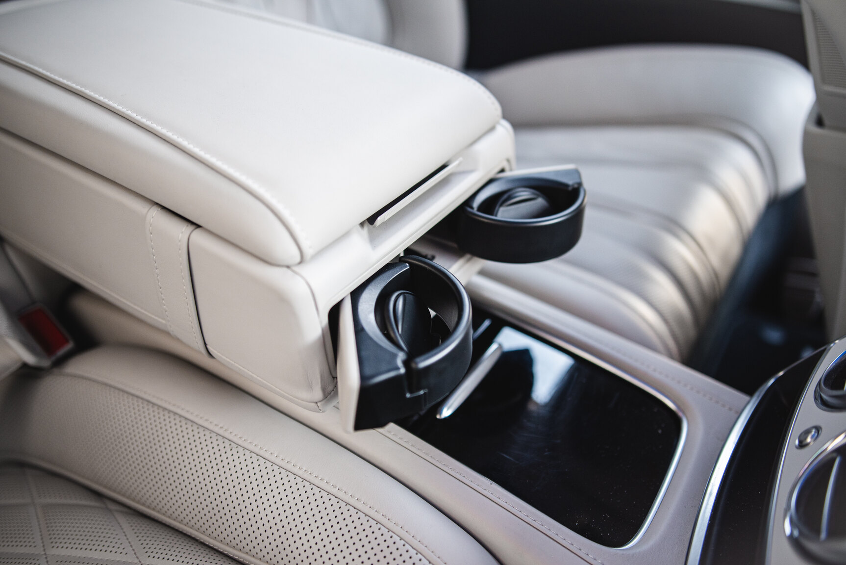 Innenraumfoto von 2016 Mercedes-Benz S63 AMG 4MATIC Coupé