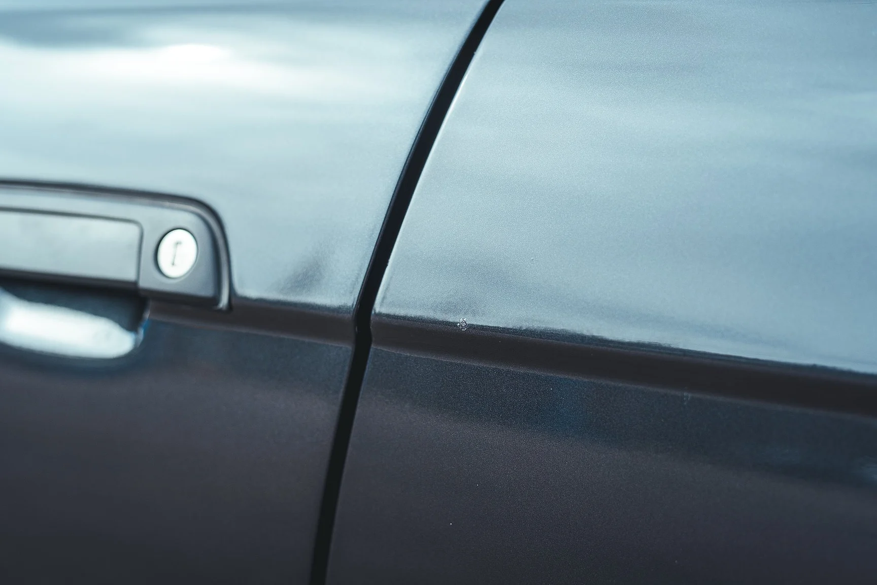 Exterior image of 1992 BMW M5 3.8 (46)