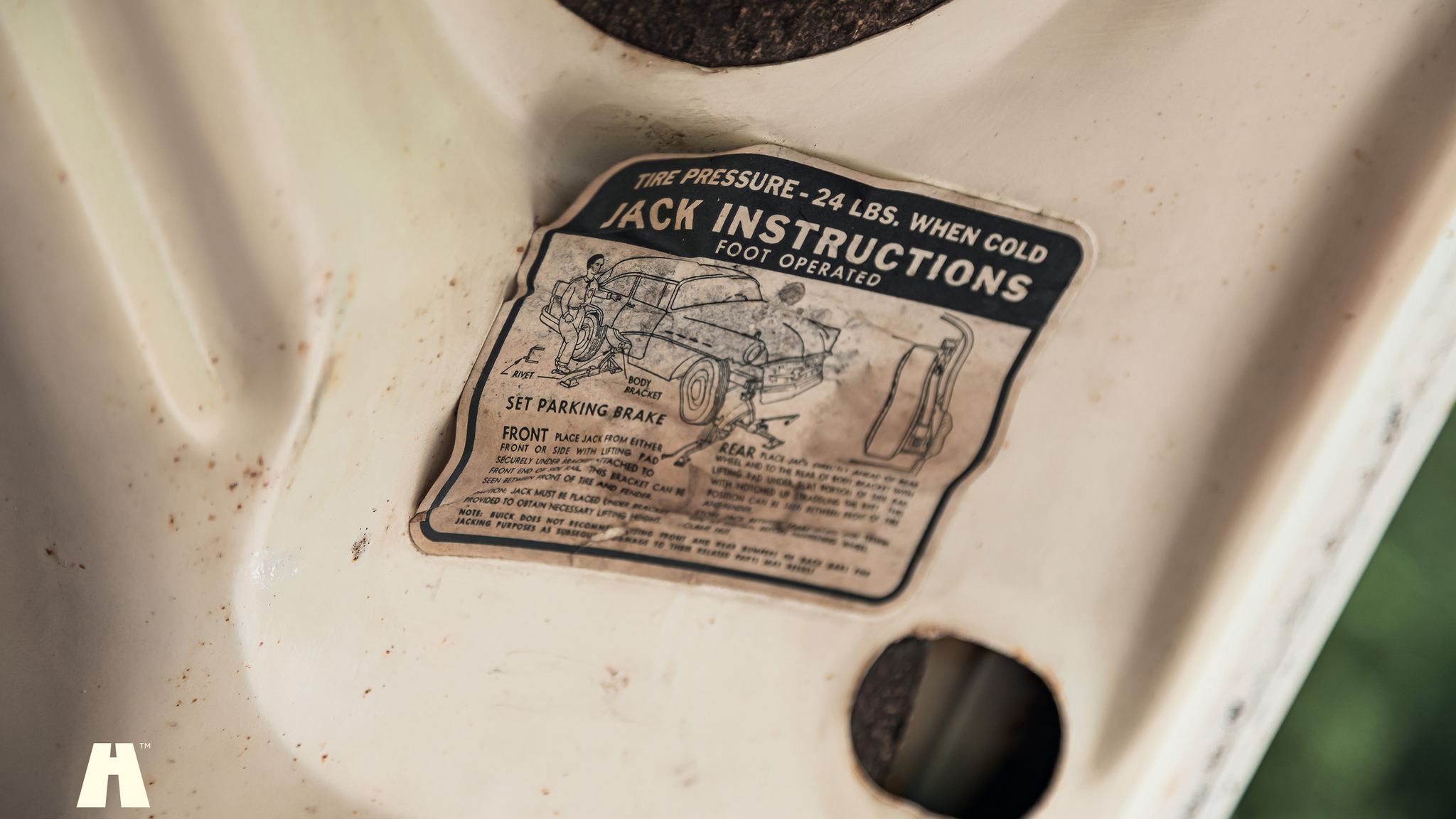 Interior image of 1957 Buick Special Riviera (Model 46R) V8 (28)