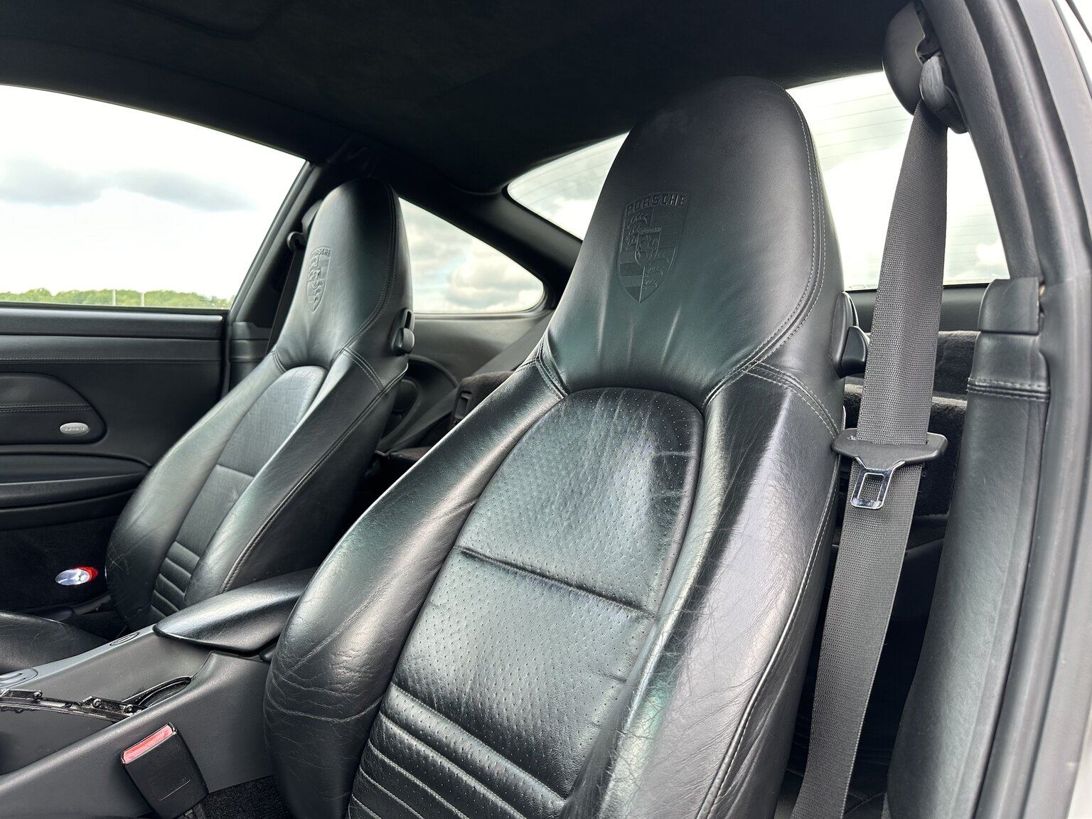 Interior image of 2002 Porsche 996 Turbo (3)