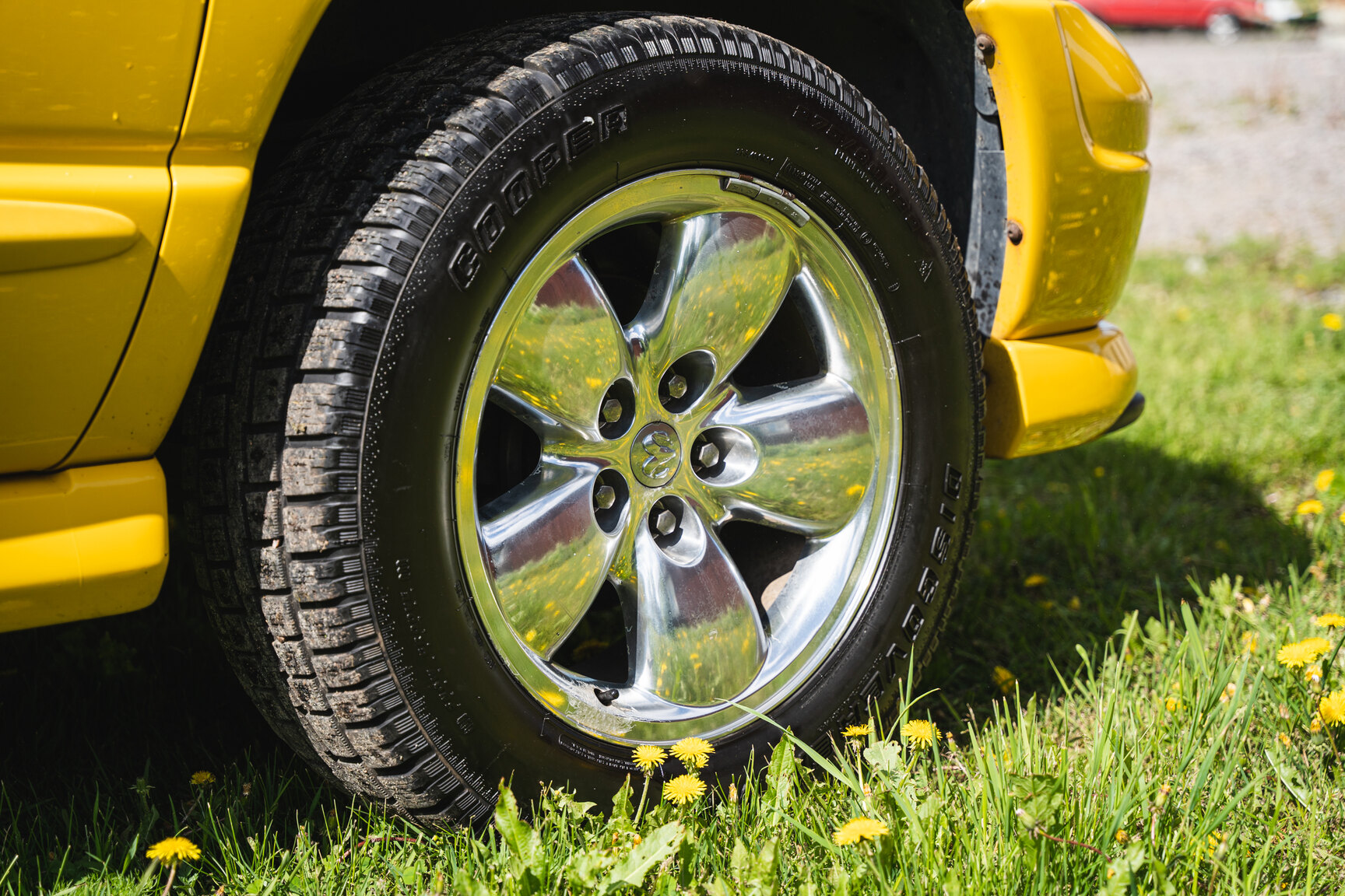 Exteriörbild på 2005 Dodge Ram 1500 Bumble Bee