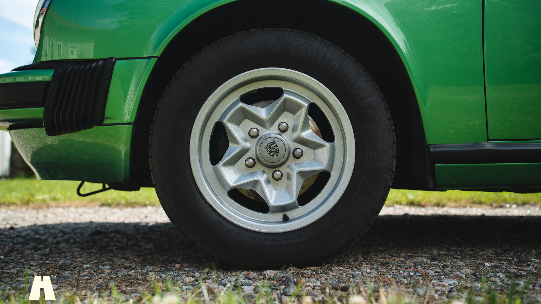 Exteriörbild på 1976 Porsche 911 Targa