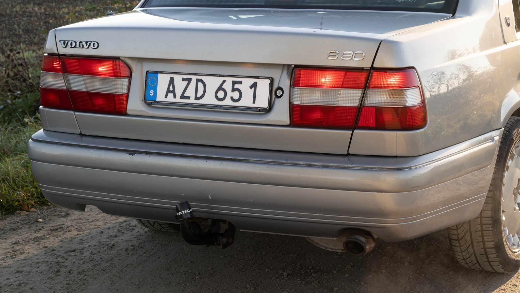 Exterior image of 1996 VOLVO 960 Executive