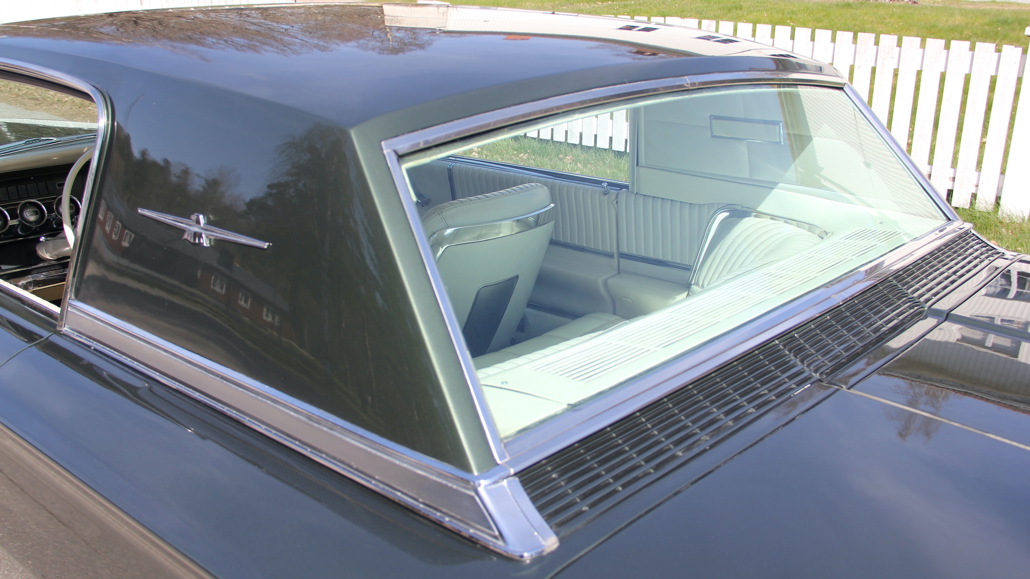 Exteriörbild på 1966 Ford Thunderbird Town Hardtop 6.4