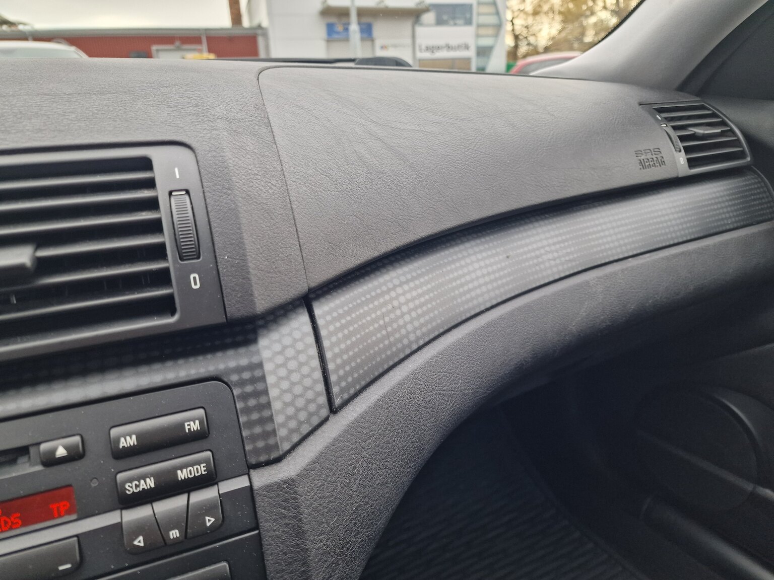Interior image of 2002 BMW 320Ci