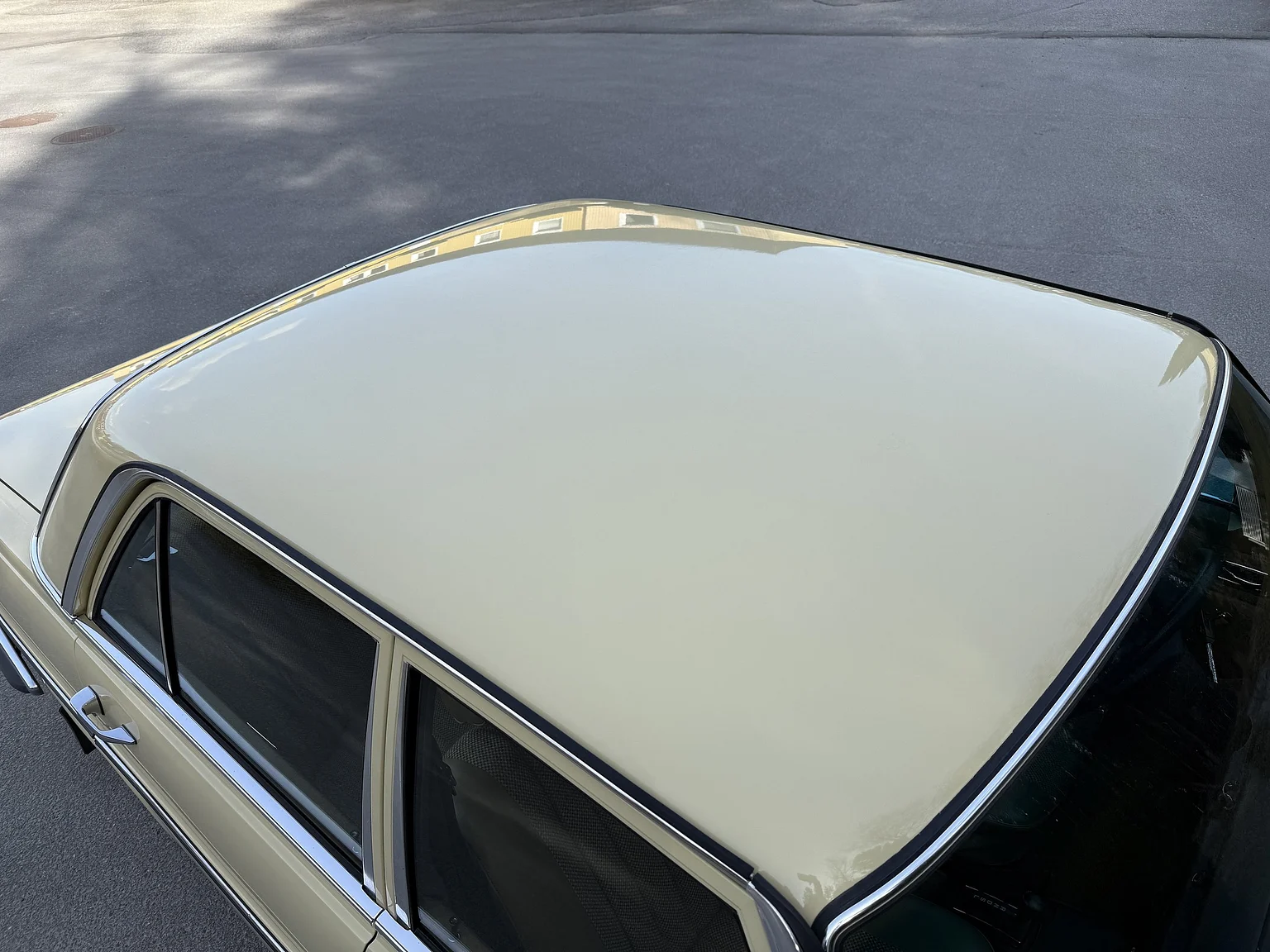 Exteriörbild på 1974 Mercedes-Benz 230 Automatic (41)