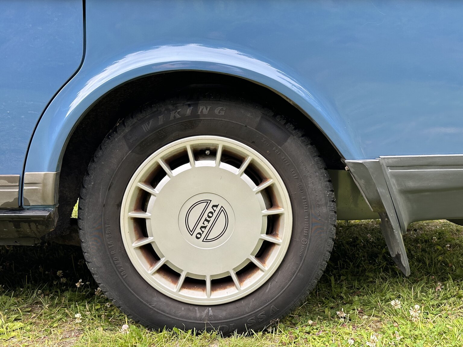 Exterior image of 1986 Volvo 244