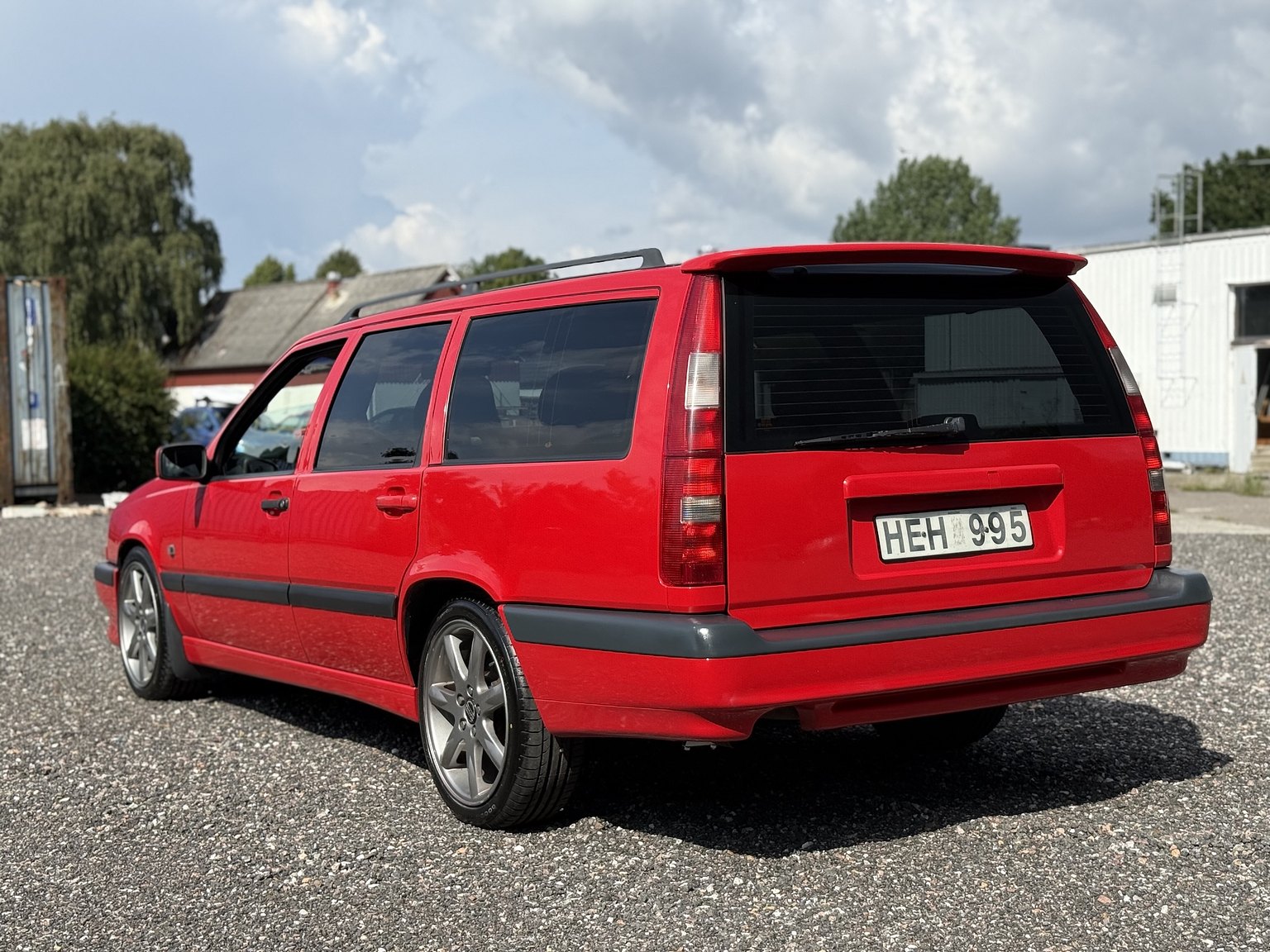 Exterior image of 1996 Volvo 850 R "T-Röd"
