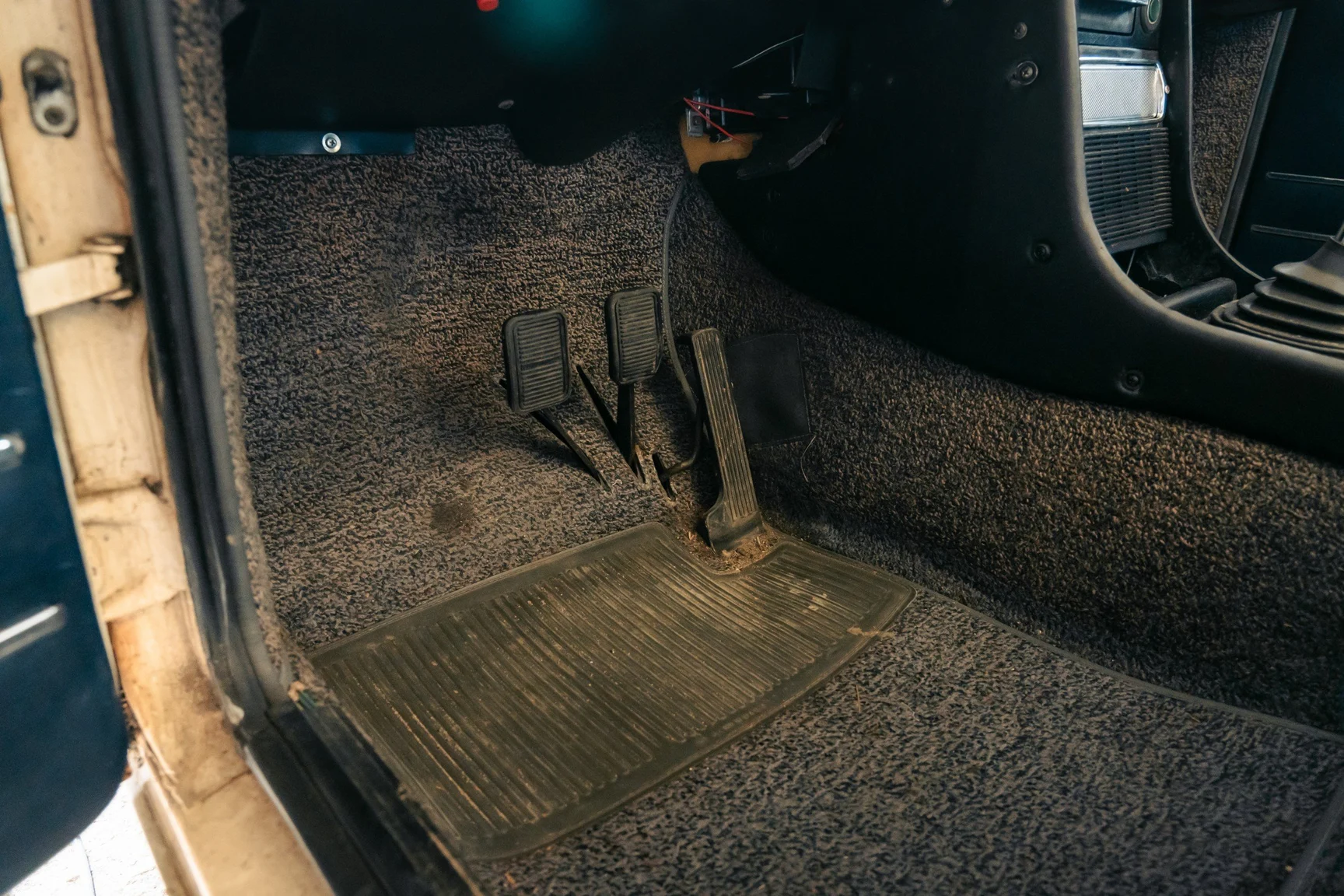 Interior image of 1973 BMW 1802 (16)