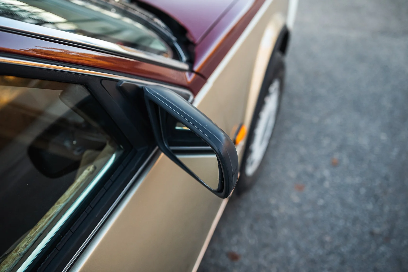 Exterior image of 1989 Cadillac Seville (42)