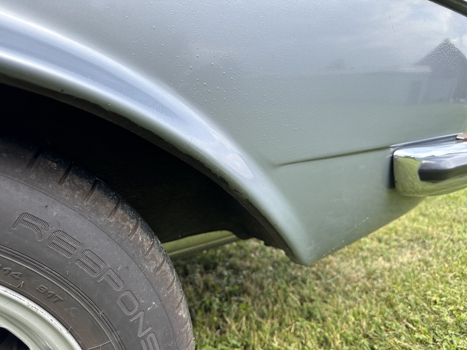 Exteriörbild på 1984 Mercedes-Benz 230 CE
