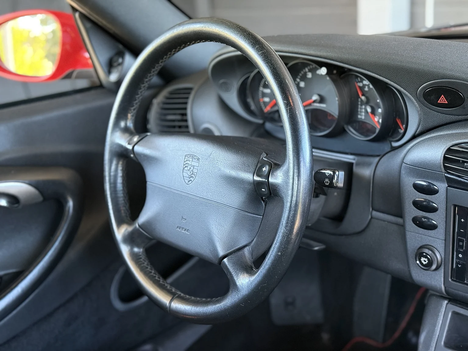 Innenraumfoto von 1998 Porsche 996 Carrera (25)