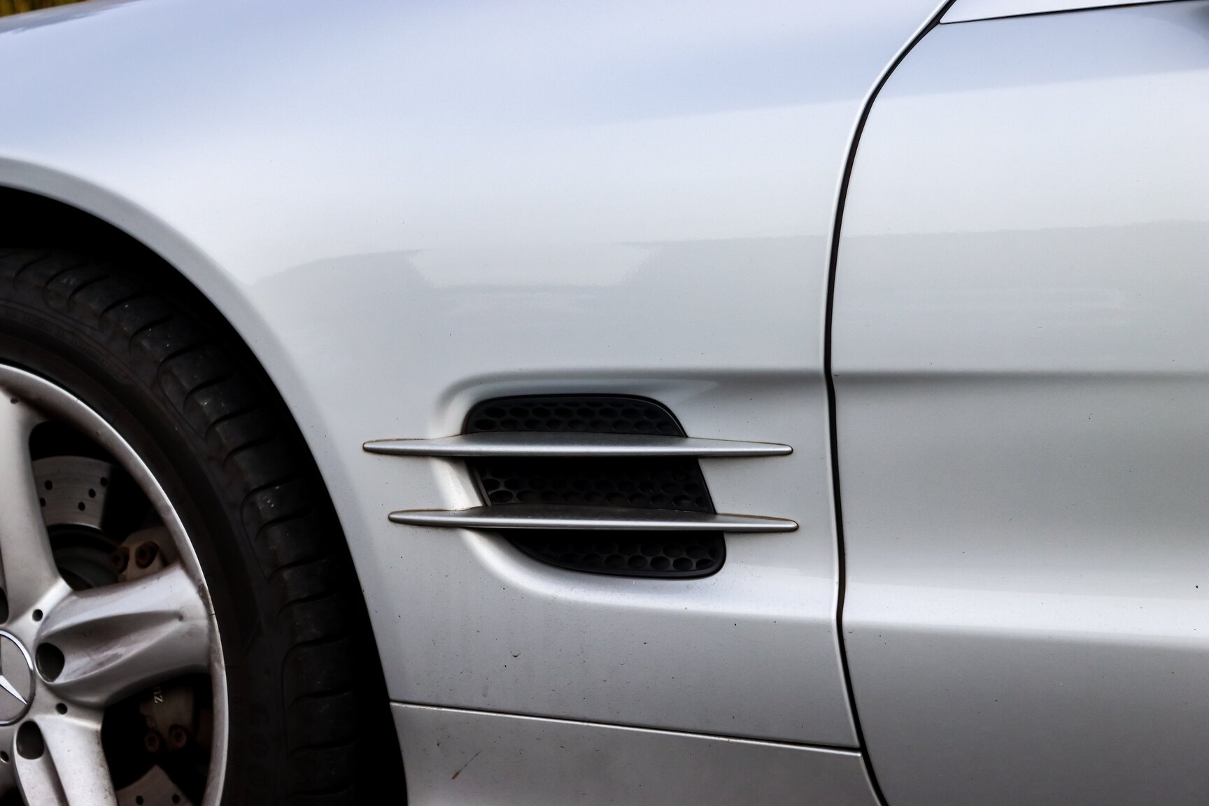 Exterior image of 2006 Mercedes-Benz SL 500
