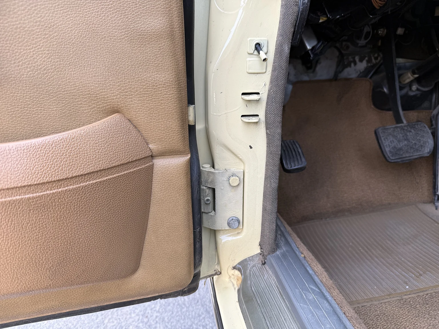 Innenraumfoto von 1974 Mercedes-Benz 230 Automatic (35)