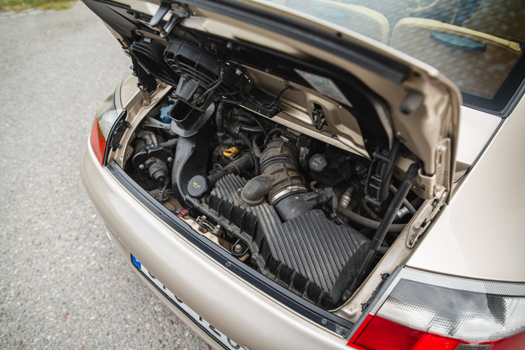 Image of 2004 Porsche 911 Carrera 4 mechanics