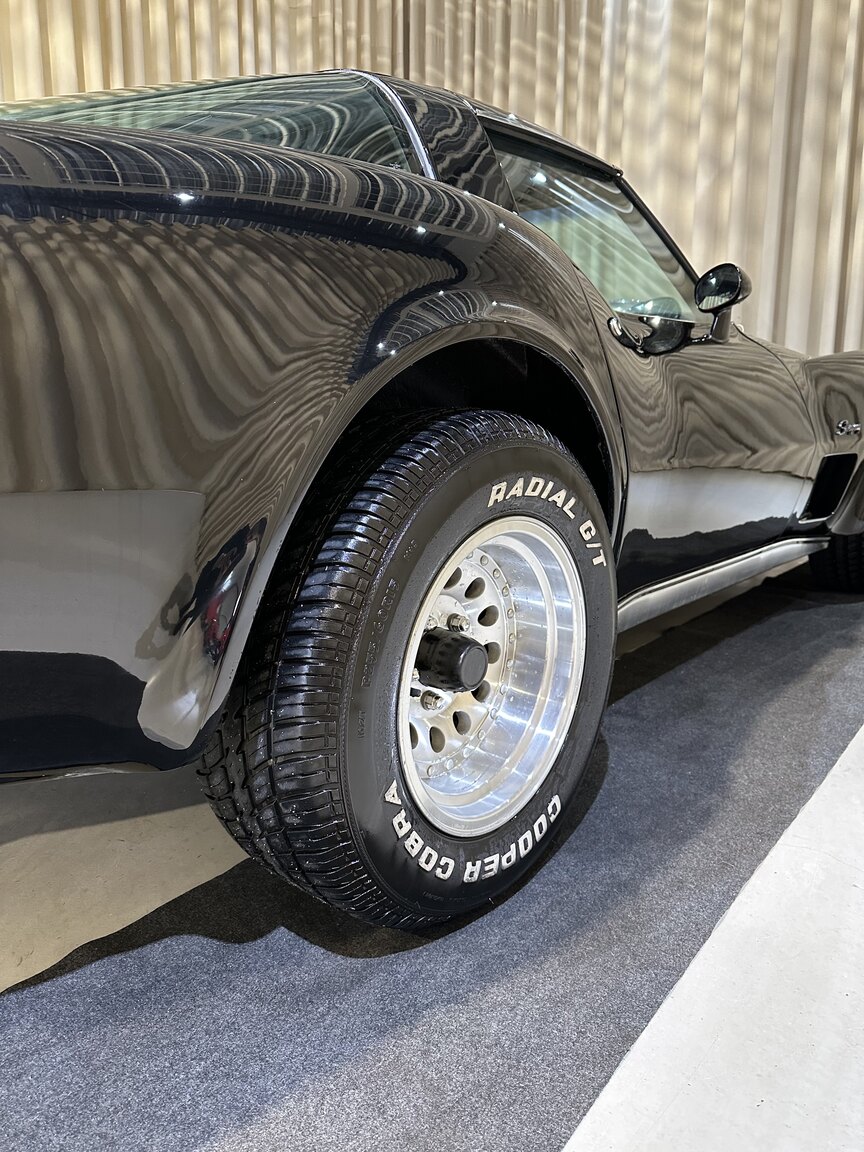 Exterior image of 1975 Chevrolet Corvette Stingray 
