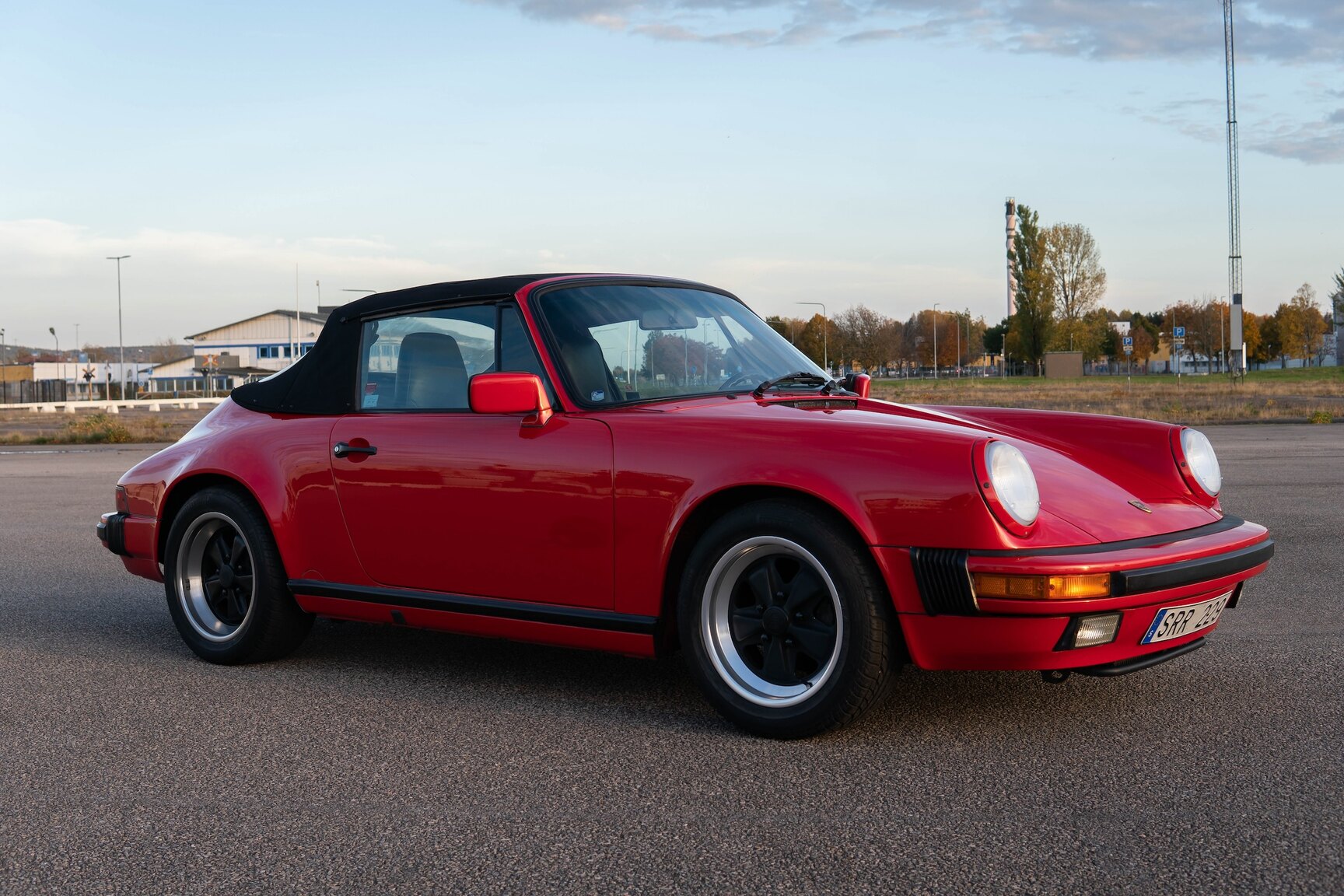 Exteriörbild på 1987 Porsche 911 Carrera Cab 3.2