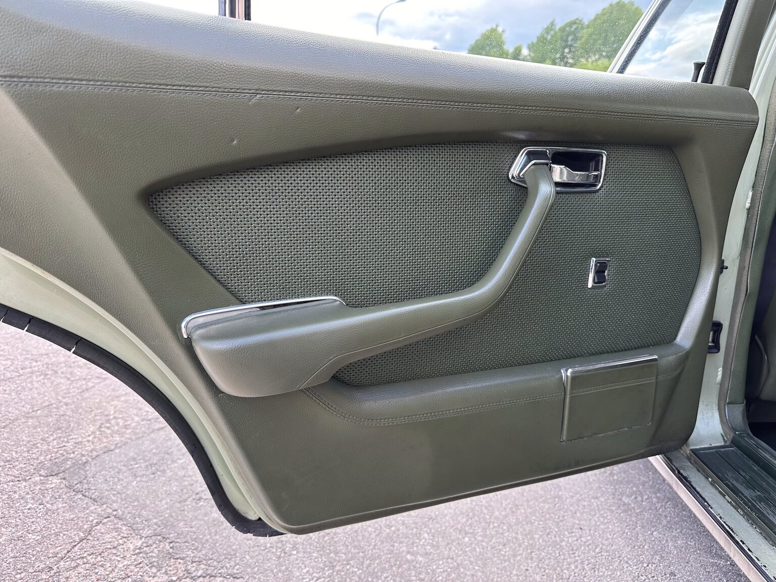 Innenraumfoto von 1975 Mercedes Benz 450 SEL (23)