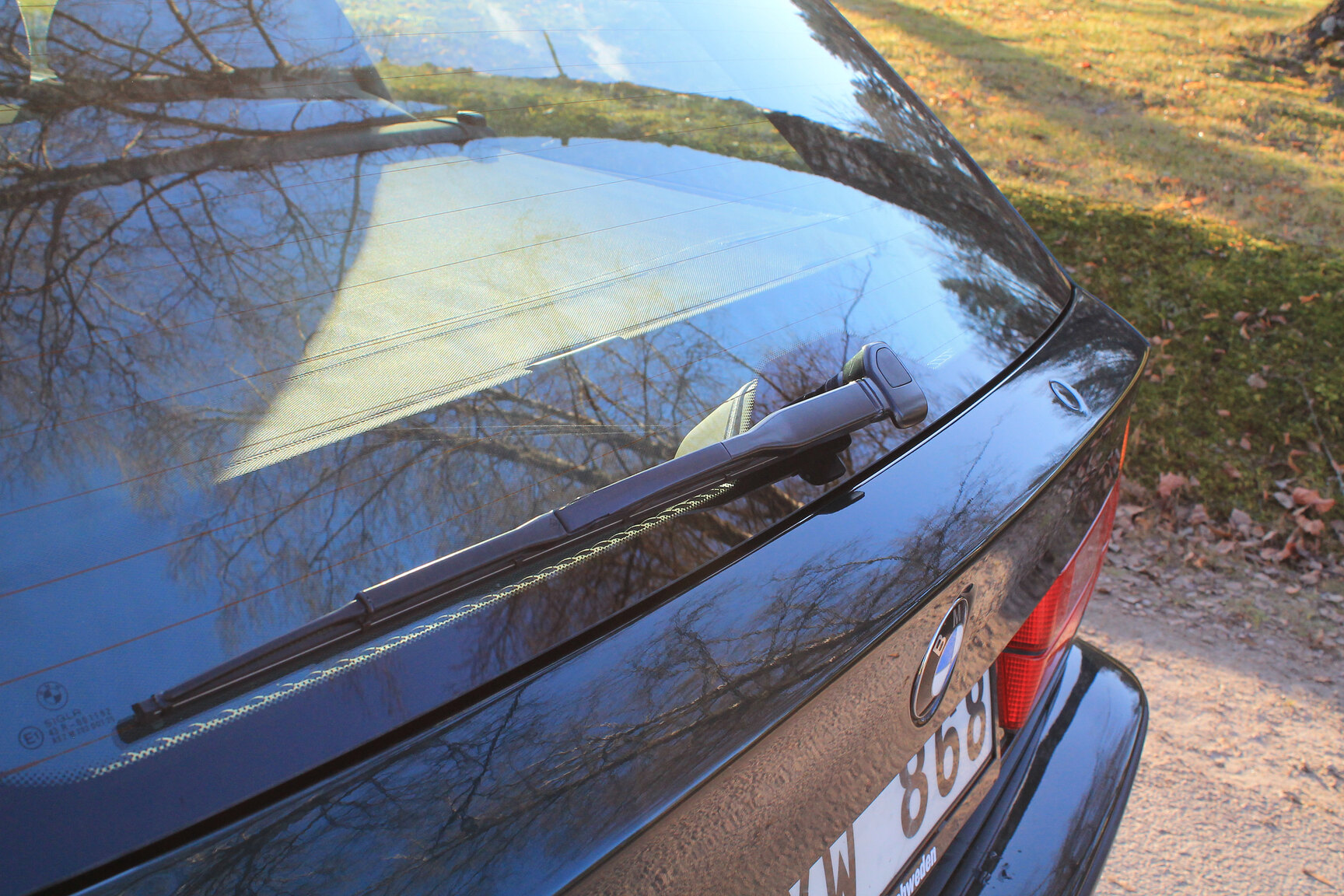 Exterior image of 1996 BMW 520i Touring