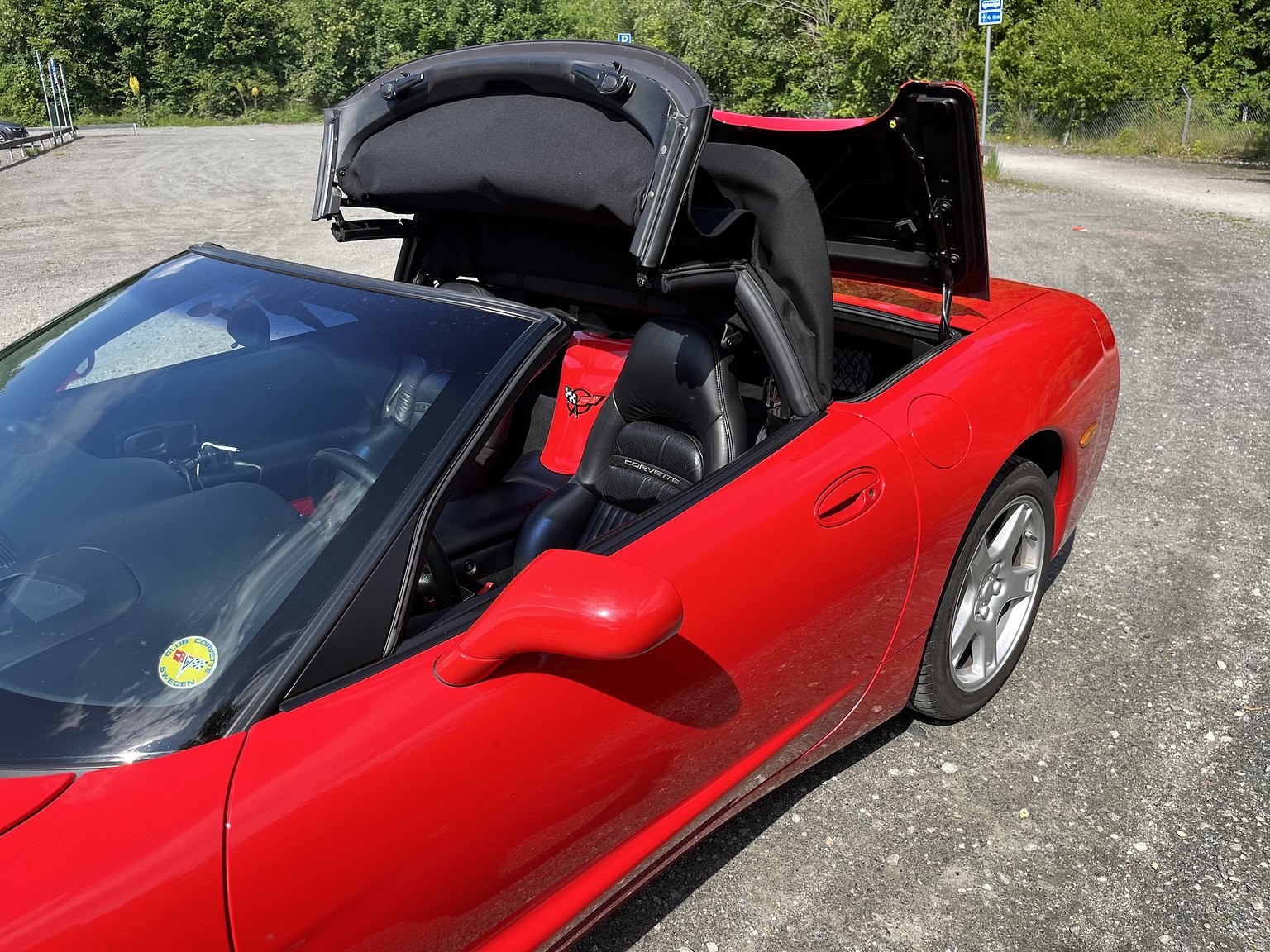 Exterior image of 2000 Chevrolet Corvette Cabriolet