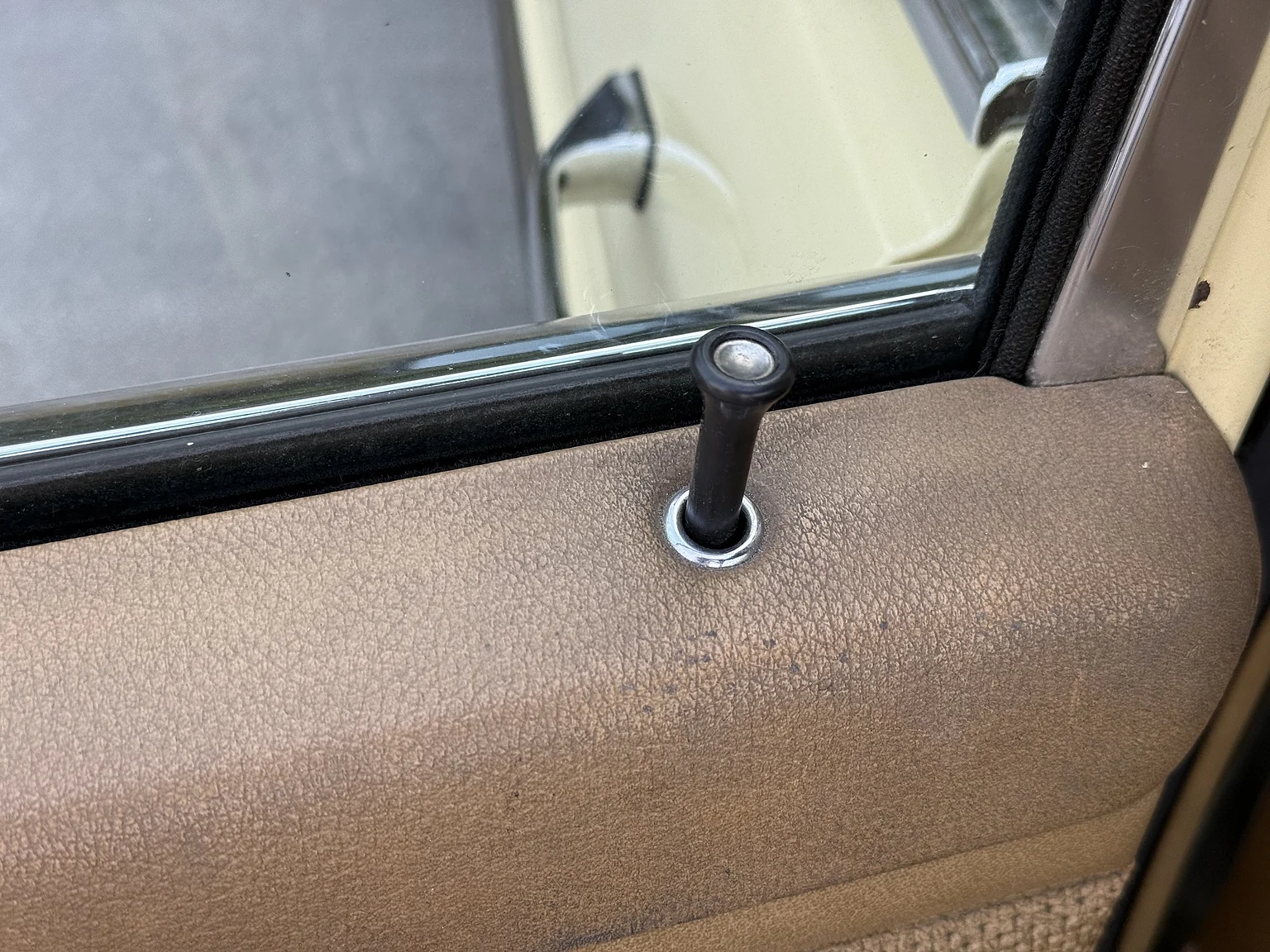 Innenraumfoto von 1974 Mercedes-Benz 230 Automatic (45)
