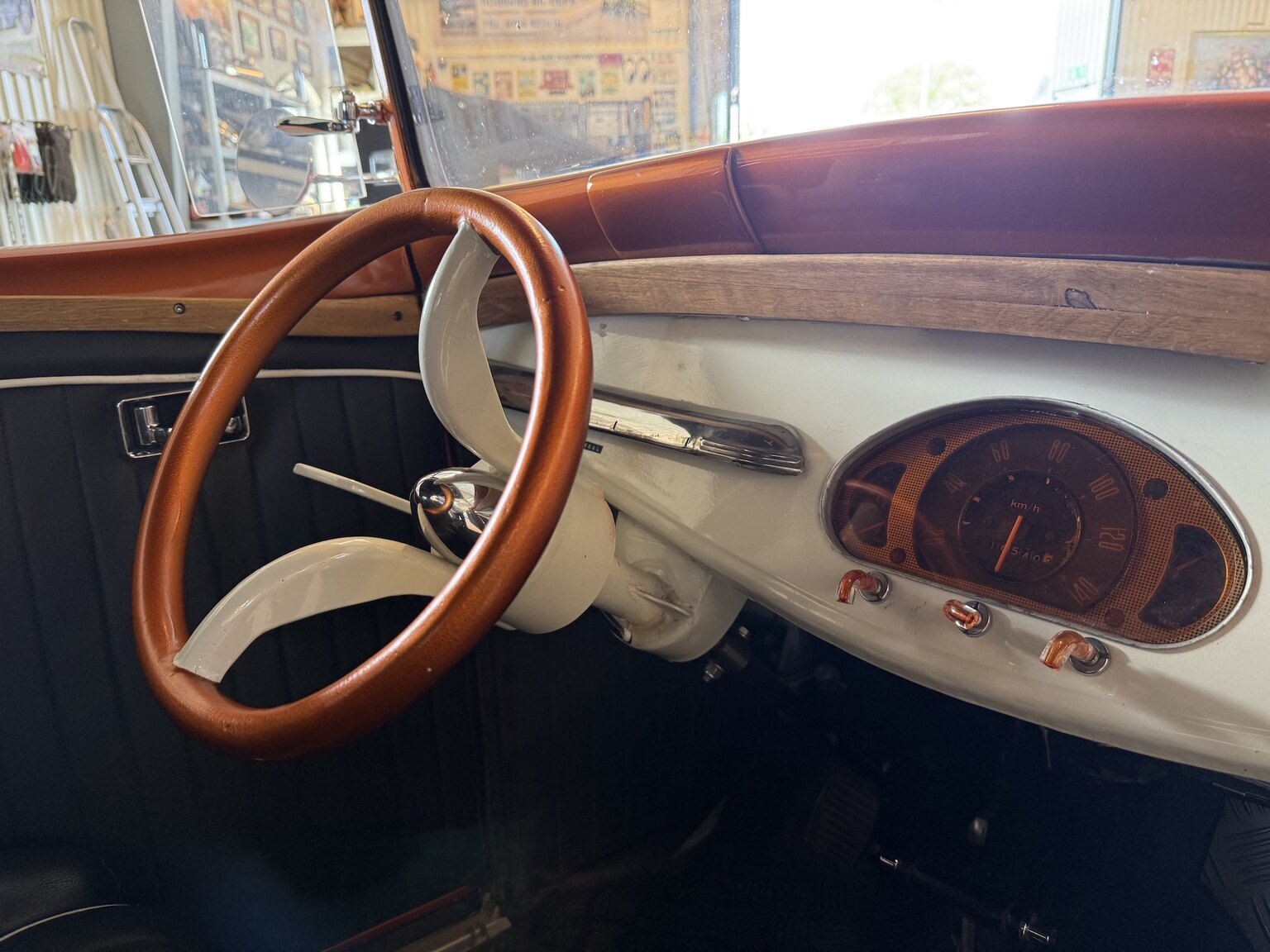 Innenraumfoto von 2012 Hot Rod T