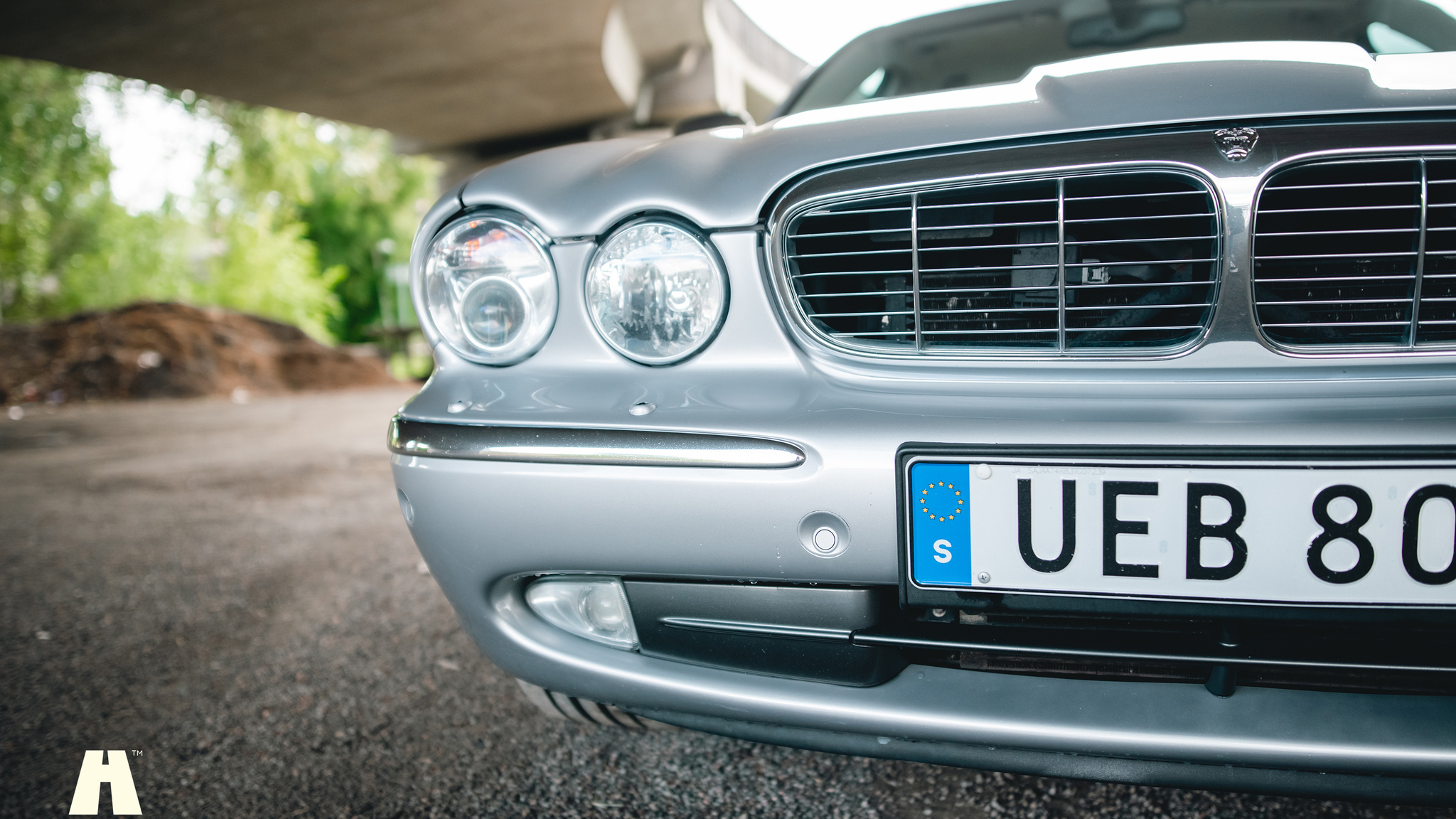 Exterior image of 2003 Jaguar XJ Super V8