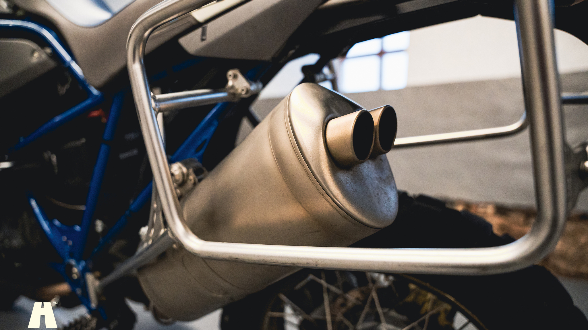 Exterior image of 2006 BMW HP2