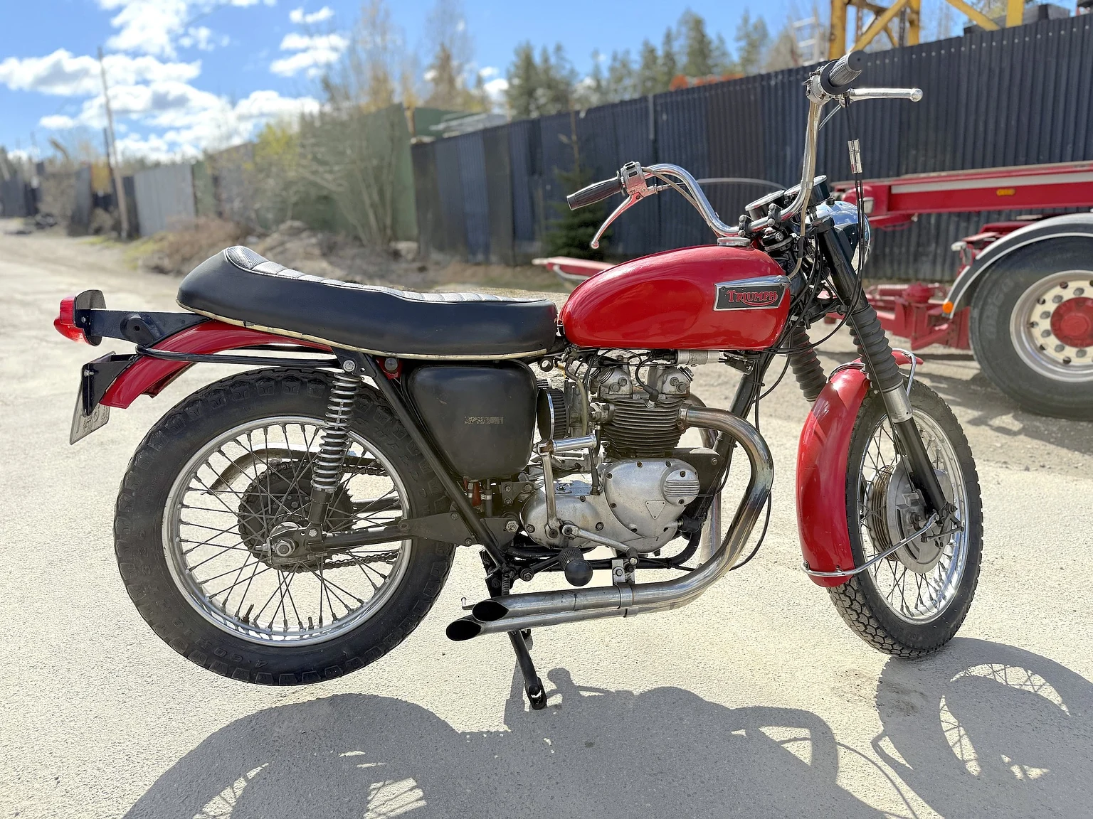 Exteriörbild på 1971 Triumph Daytona 500 (4)