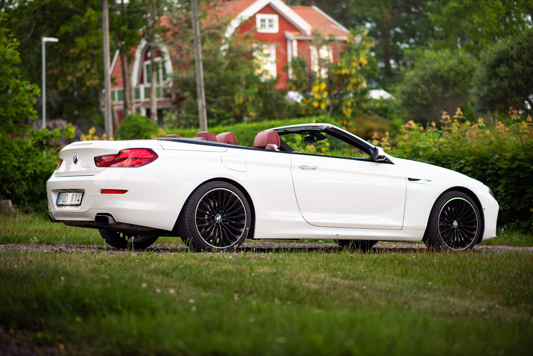 Exteriörbild på 2011 BMW 650i Cabriolet
