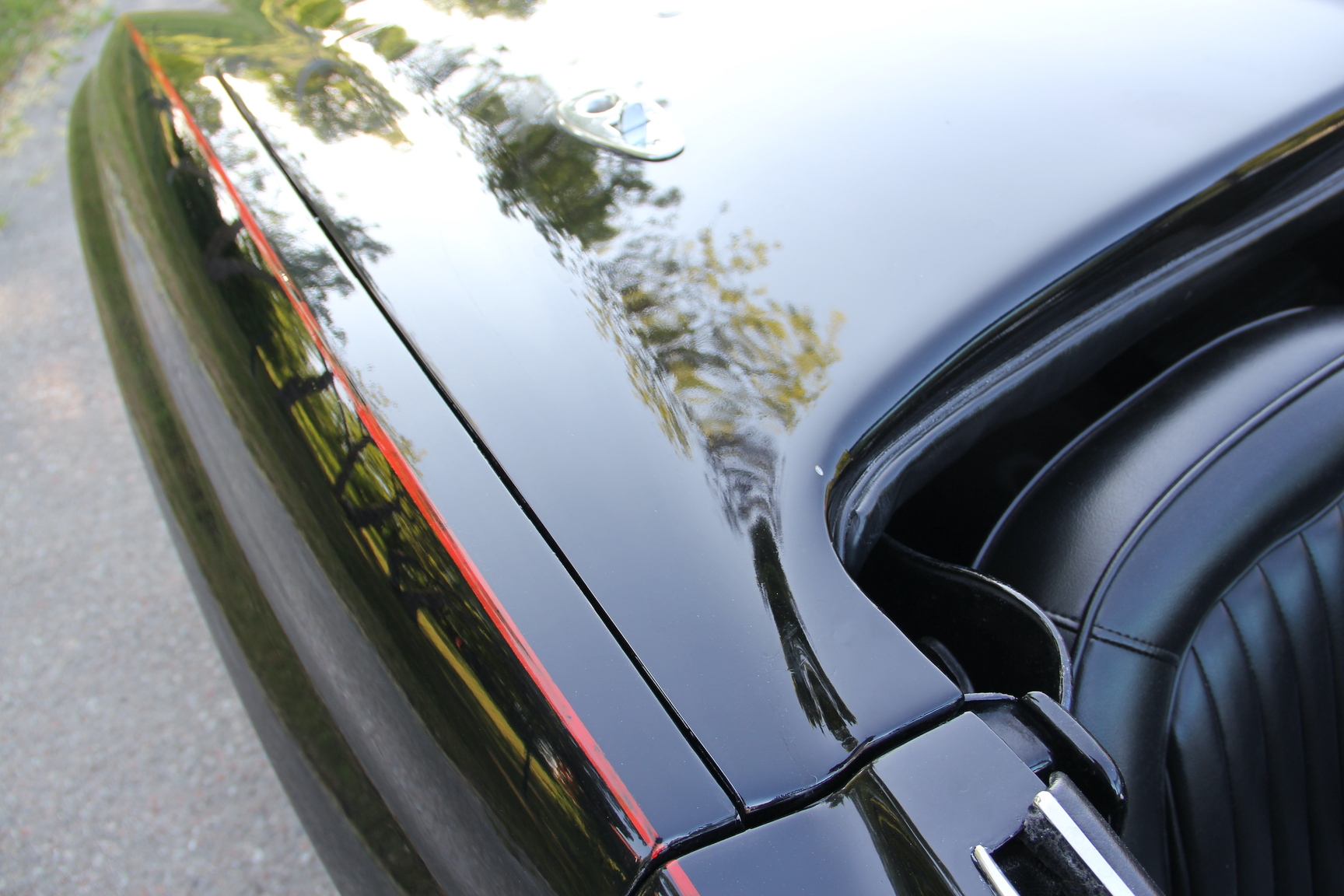 Exterior image of 1964 Corvette C2 Stingray Cabriolet (50)