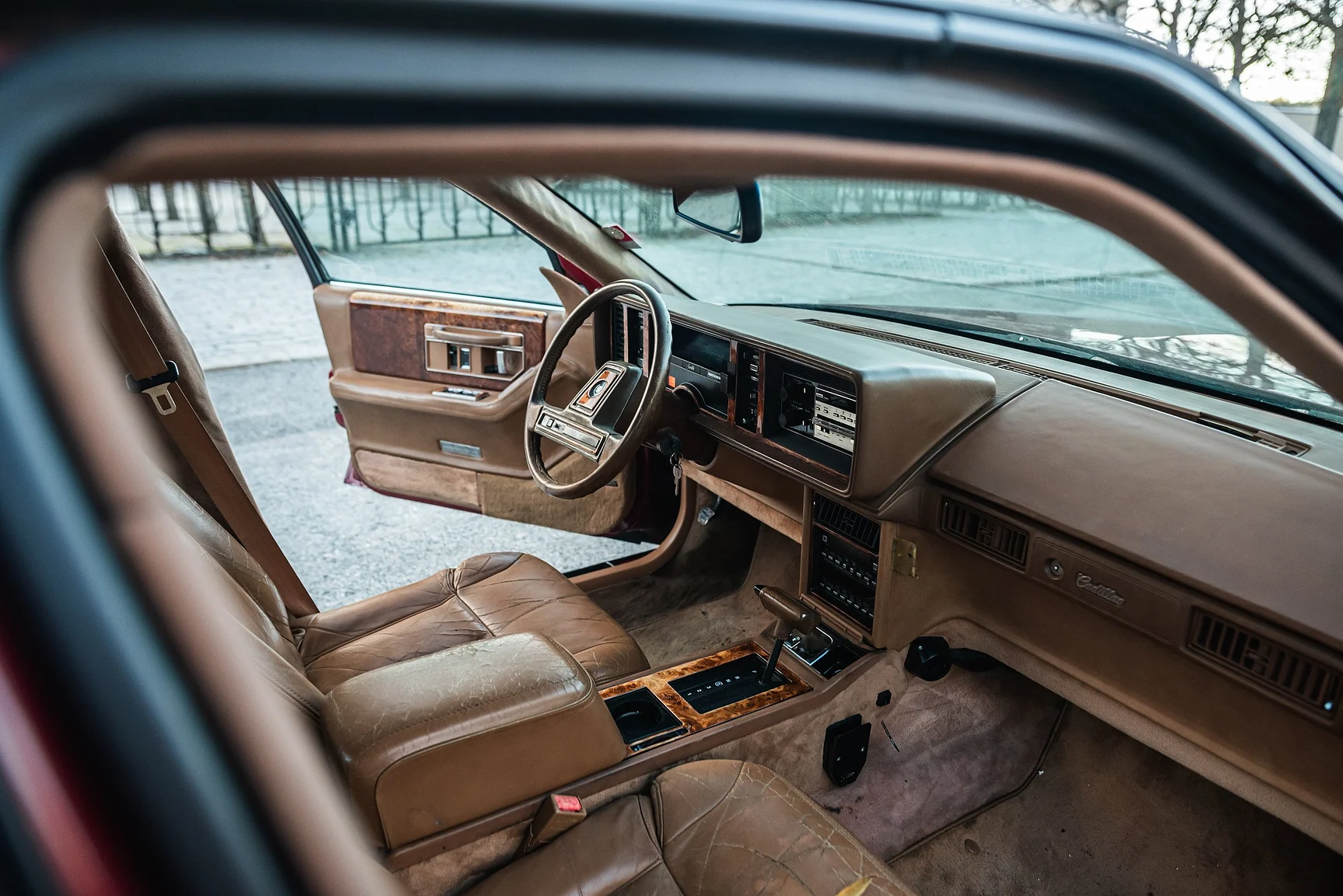 Interior image of 1989 Cadillac Seville (5)
