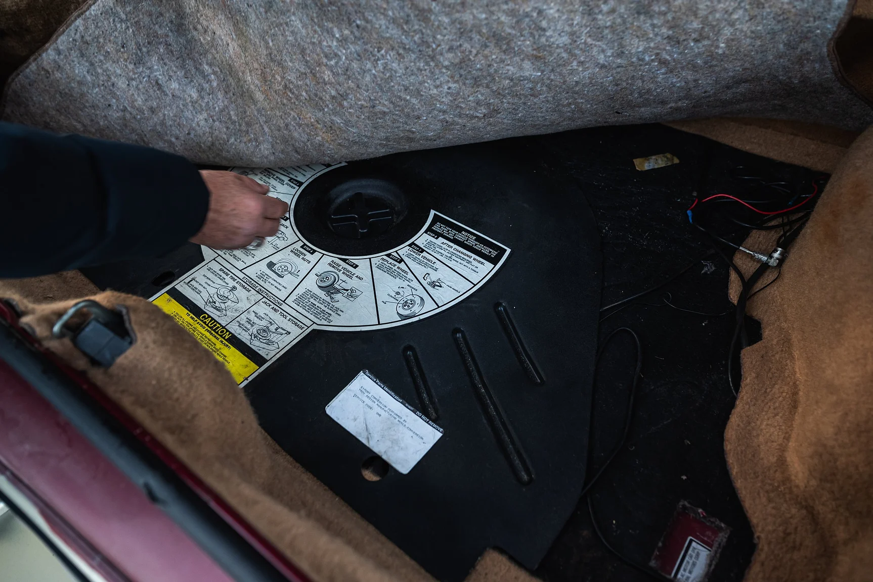 Interior image of 1989 Cadillac Seville (71)