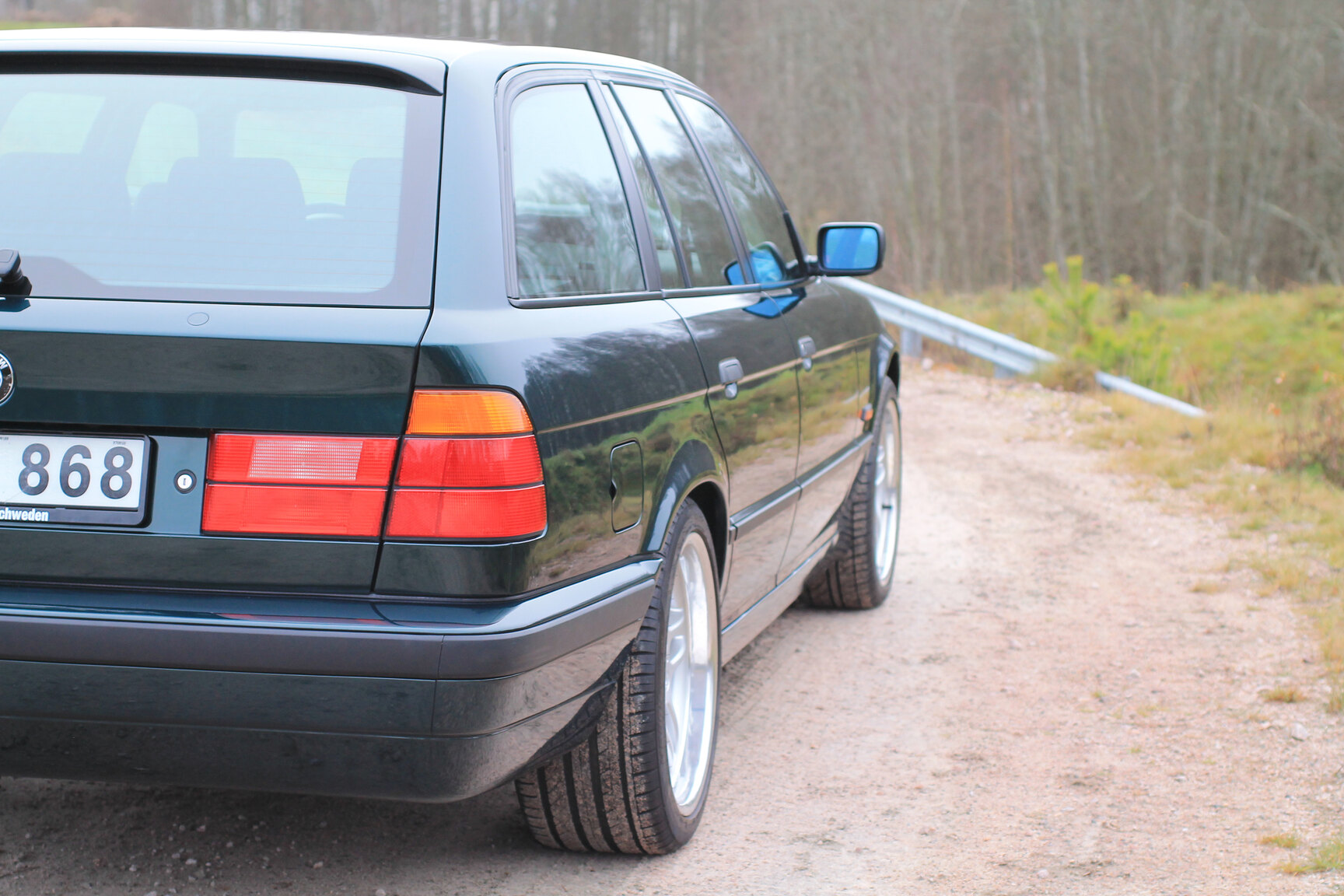 Exterior image of 1996 BMW 520i Touring
